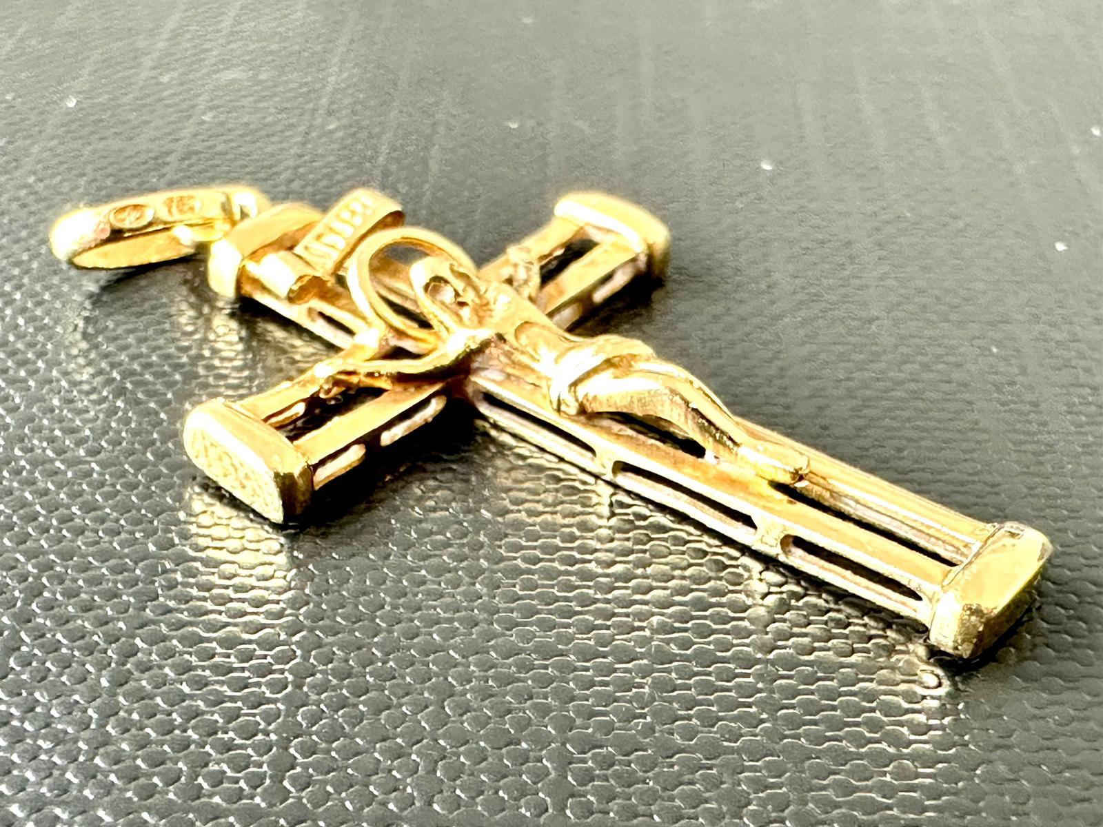 Women's or Men's Vintage Swiss 18kt Yellow Gold Crucifix  For Sale
