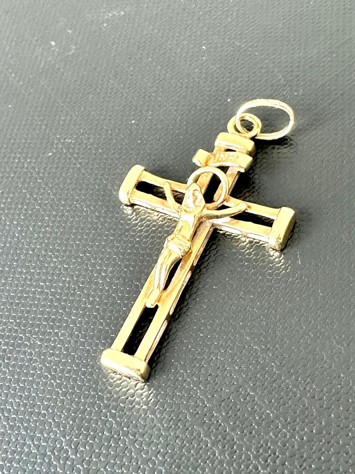 Vintage Swiss 18kt Yellow Gold Crucifix  For Sale 2