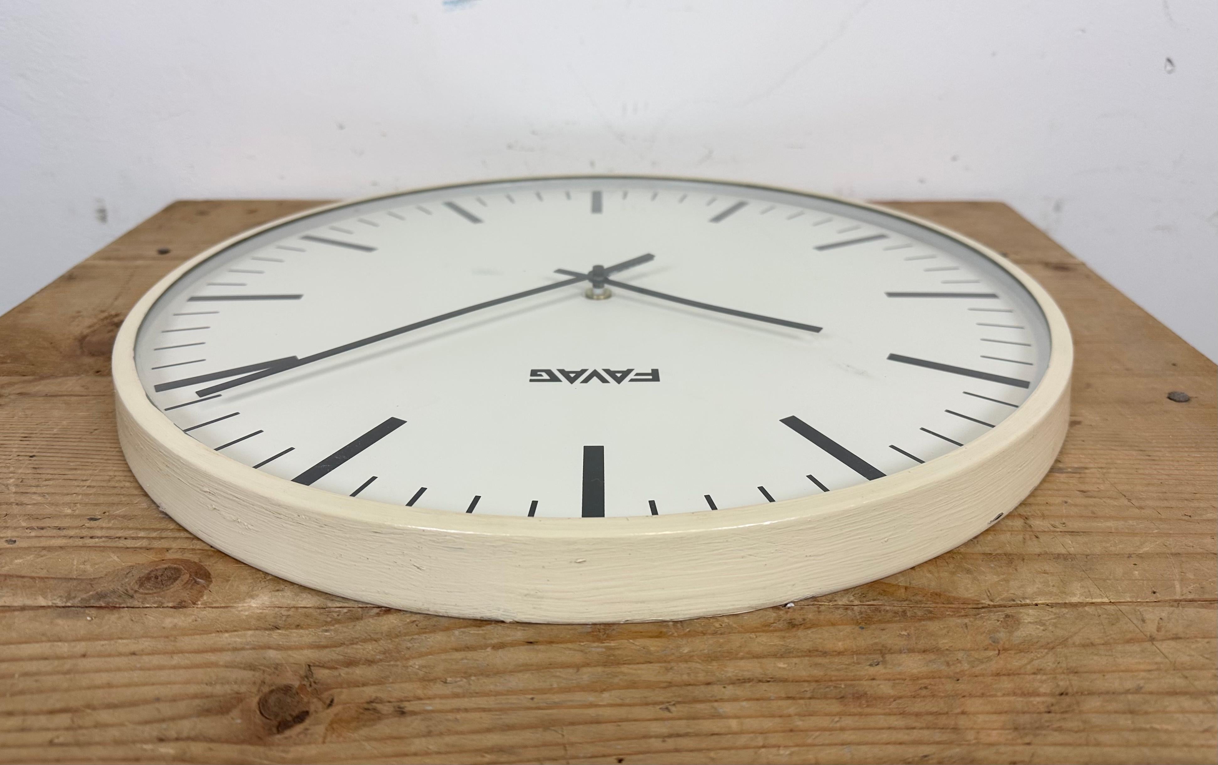 Vintage Swiss Beige Wall Clock from Favag, 1970s For Sale 1