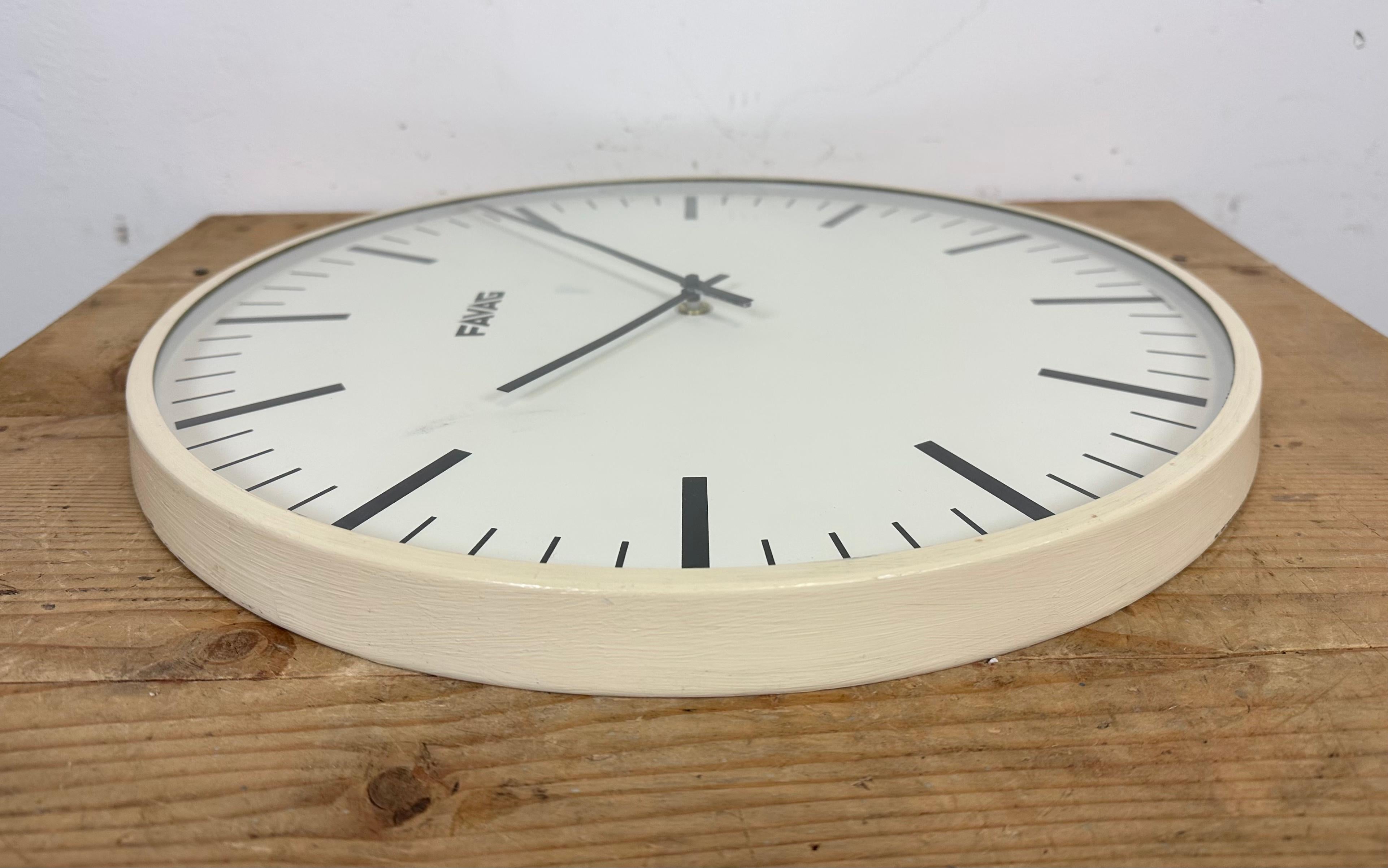 Vintage Swiss Beige Wall Clock from Favag, 1970s For Sale 2