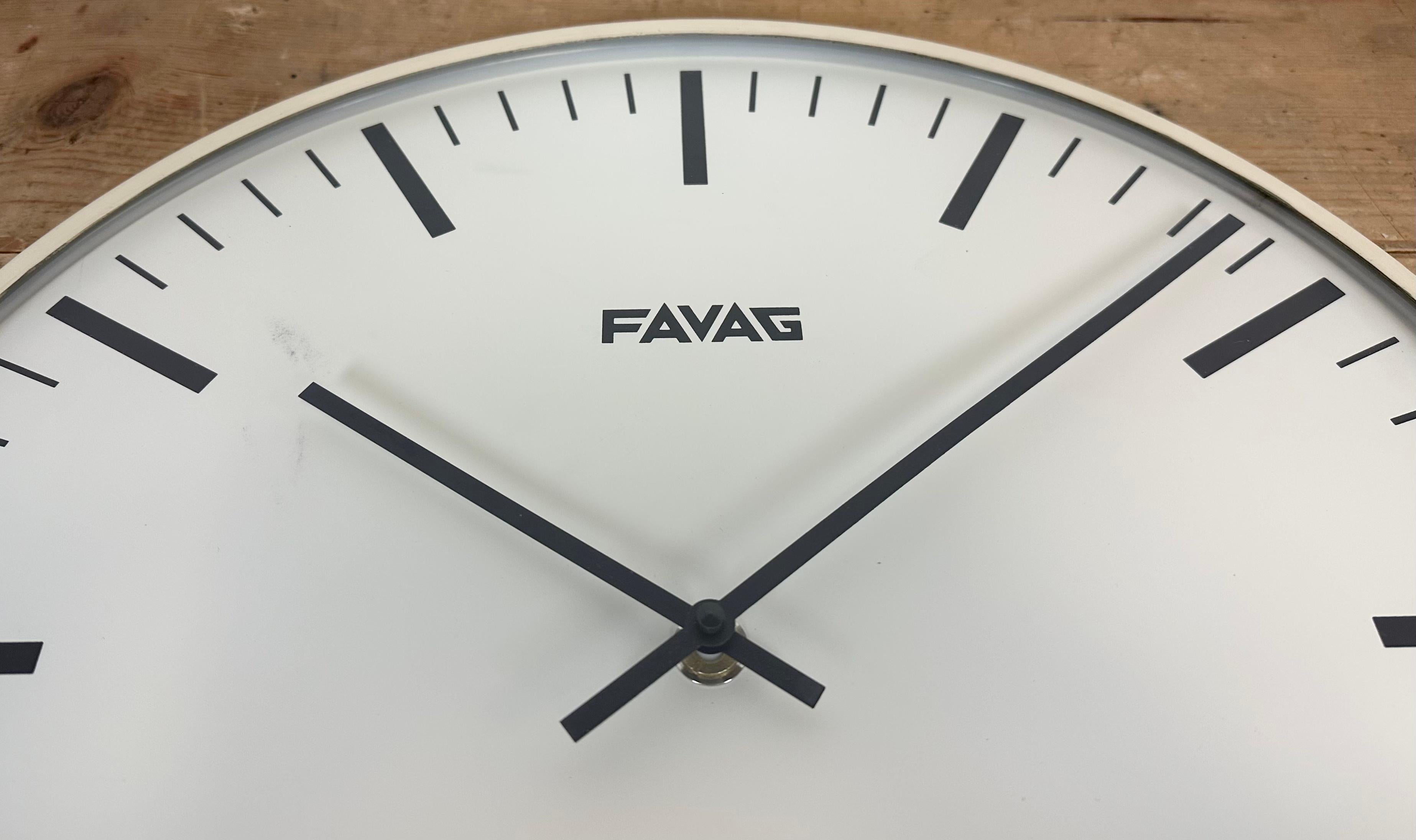 Vintage Swiss Beige Wall Clock from Favag, 1970s For Sale 3