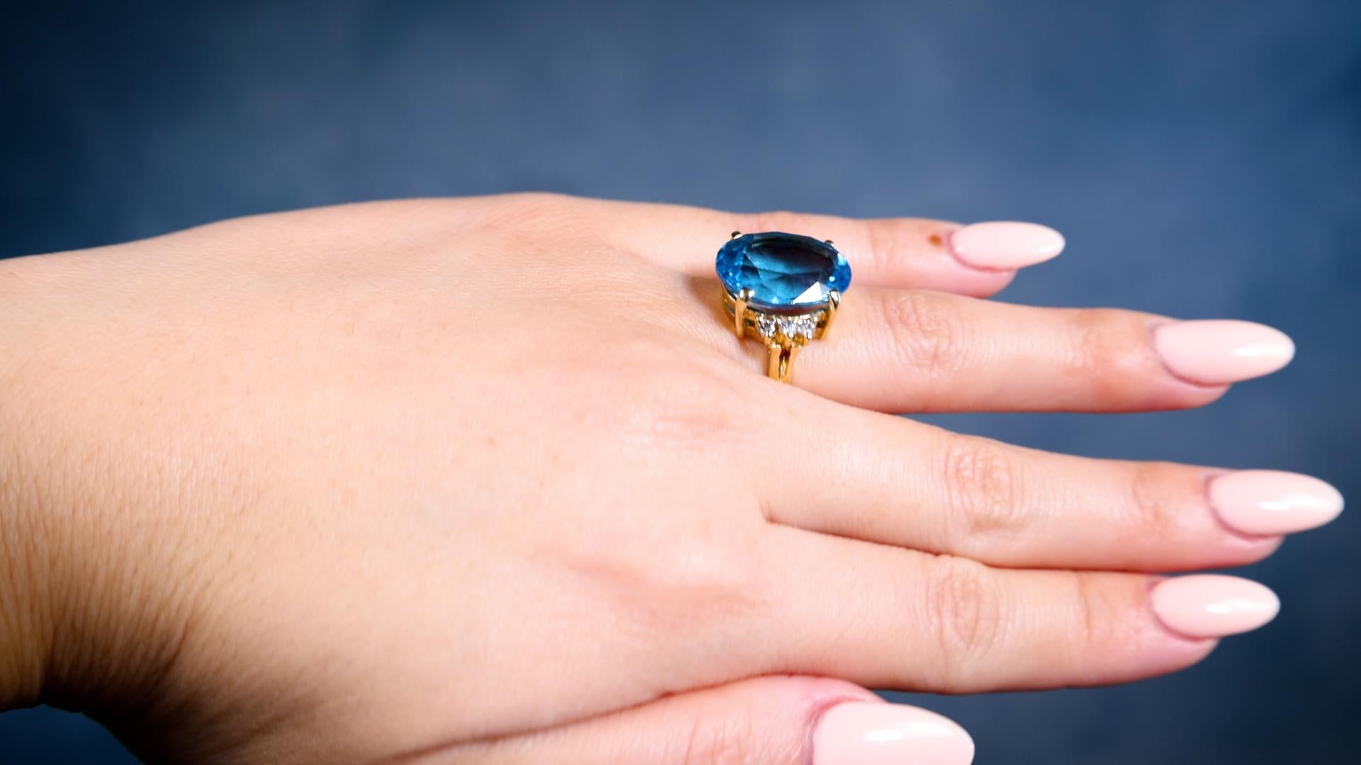 Vintage Swiss Blue Topaz Diamond 14k Yellow Gold Ring In Good Condition In Beverly Hills, CA