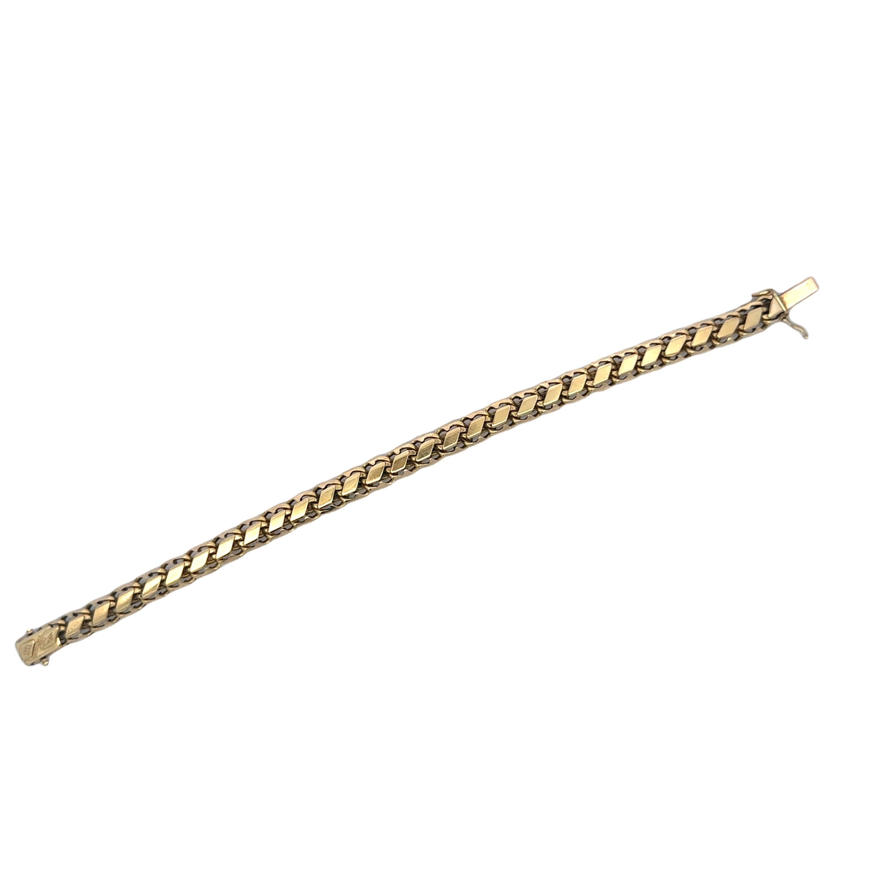 Vintage Swiss Cartier Fancy Link Bracelet in 18K Yellow Gold – 7.25”

A timeless expression of Cartier’s renowned craftsmanship, this Swiss-made vintage bracelet from circa 1970 is a testament to elegance and precision. Designed in 18K yellow gold,