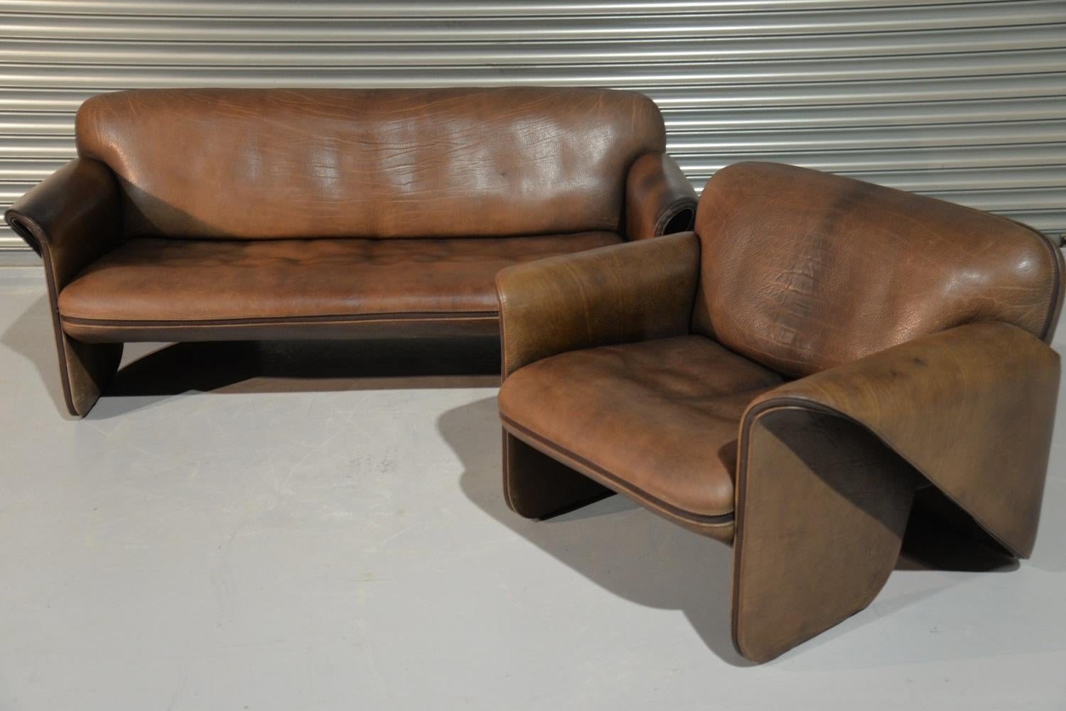 Discounted airfreight for our International Customers (from 2 weeks door to door) 

We are delighted to bring to you an ultra rare vintage De Sede DS 125 sofa and armchair designed by Gerd Lange in 1978. These sculptural pieces are upholstered in