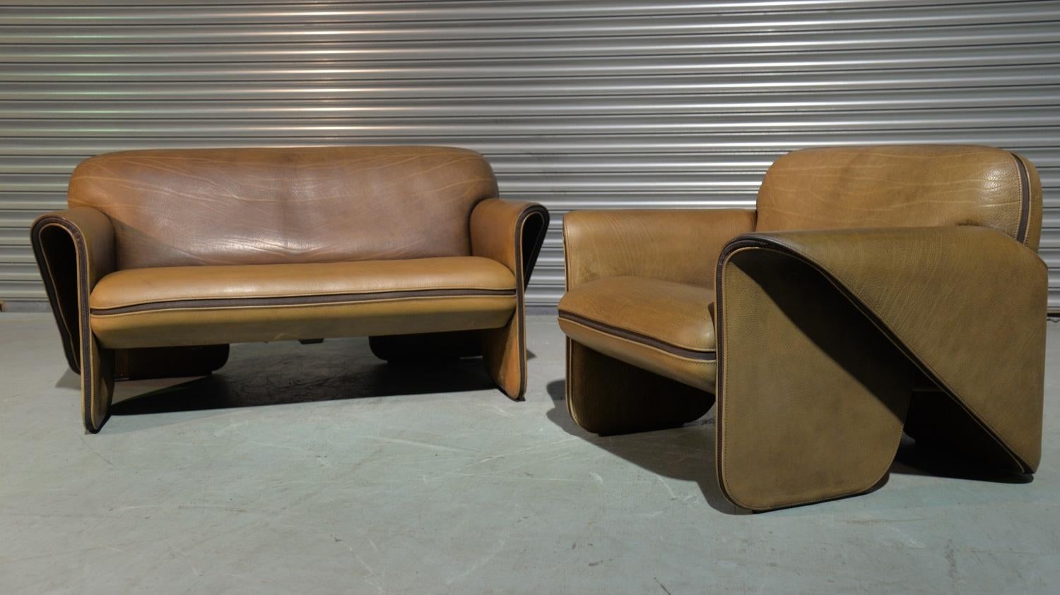Discounted airfreight for our US and International customers ( from 2 weeks door to door)

We are delighted to bring to you an ultra rare vintage De Sede DS 125 sofa and armchair designed by Gerd Lange in 1978. These sculptural pieces are