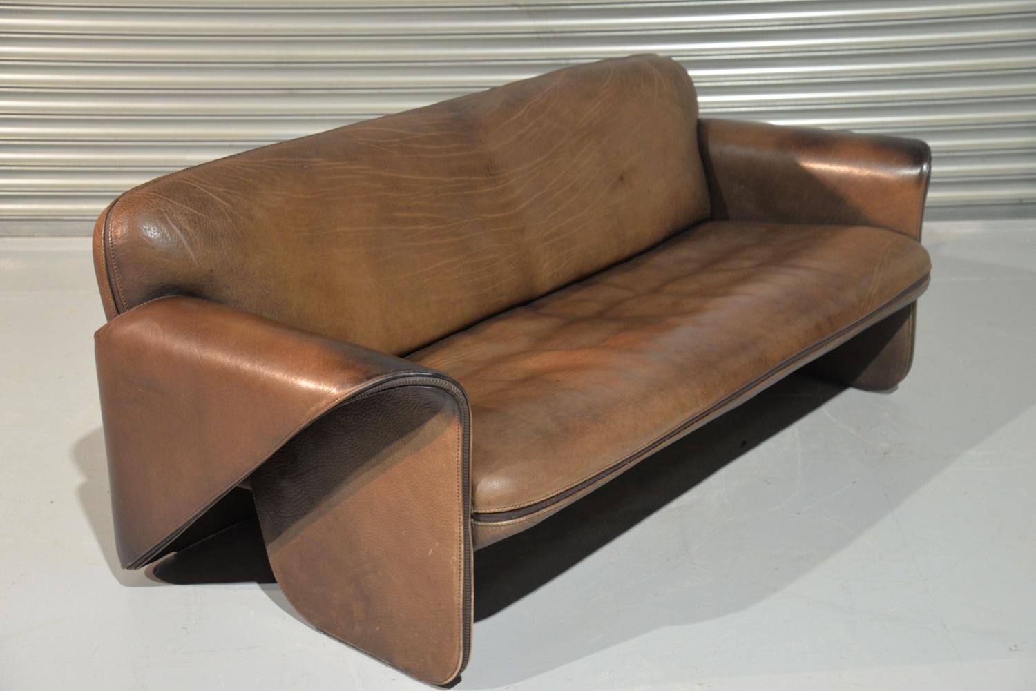 Discounted airfreight for our US and International customers (from 2 weeks door to door)

We are delighted to bring to you an ultra rare vintage De Sede DS 125 sofa designed by Gerd Lange in 1978. These sculptural pieces are upholstered in 3mm-5mm
