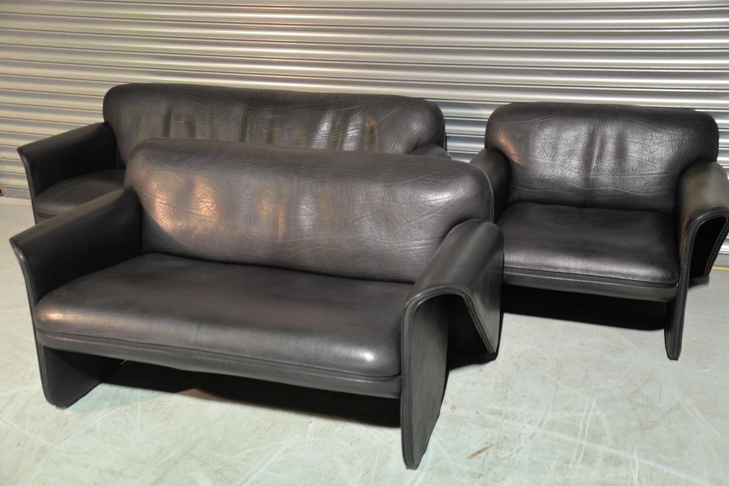 Discounted airfreight for our US and International customers (from 2 weeks door to door)

We are delighted to bring to you an ultra rare pair of vintage De Sede DS 125 sofas and a matching armchair designed by Gerd Lange in 1978. These sculptural