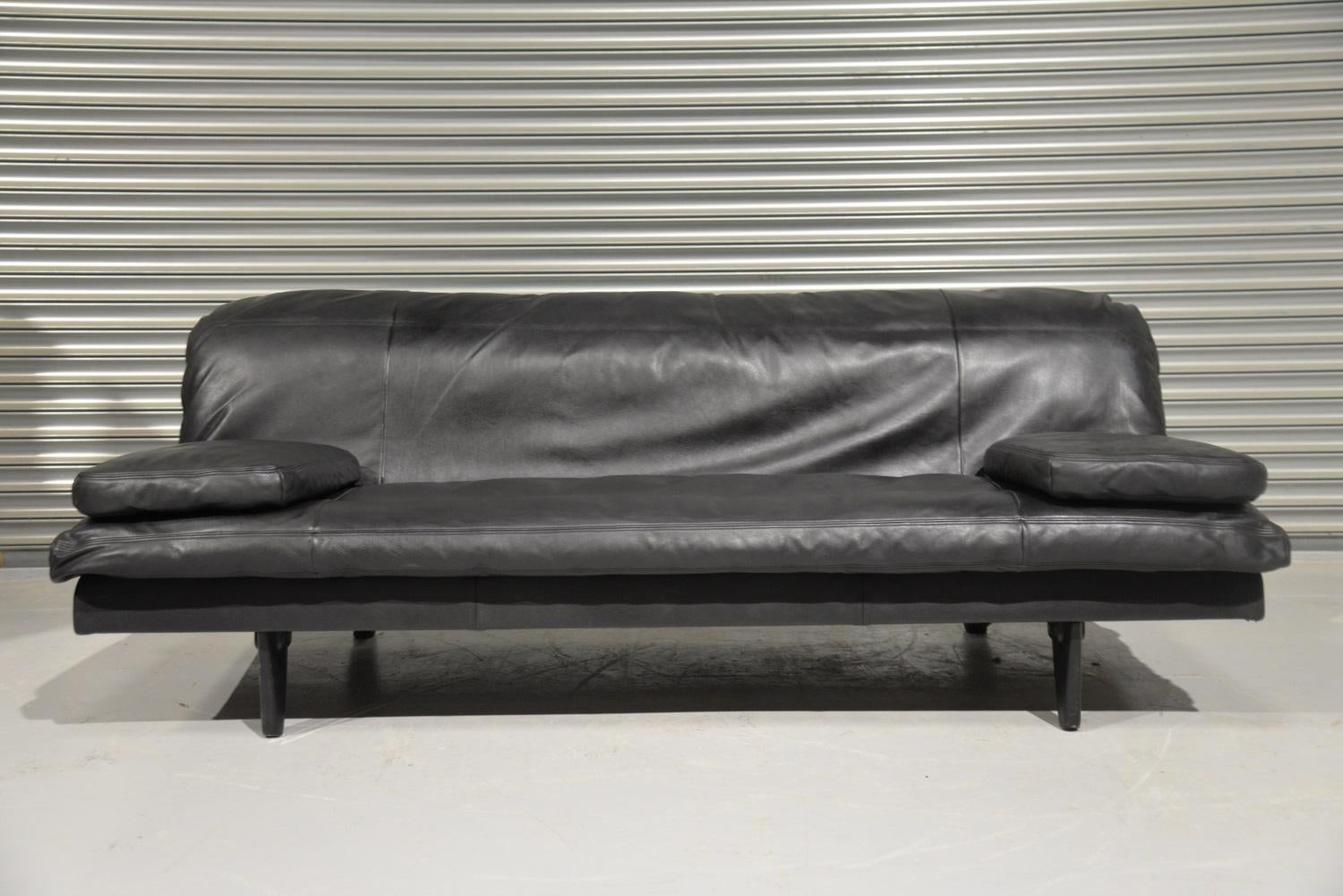 Ultra rare Vintage De Sede DS 169 daybed and sofa 1970s. Designed by Ernst Ambuhler and hand built to incredibly high standards by De Sede craftsman in Switzerland. The daybed easily converts into a double bed with a removable seating cushion that