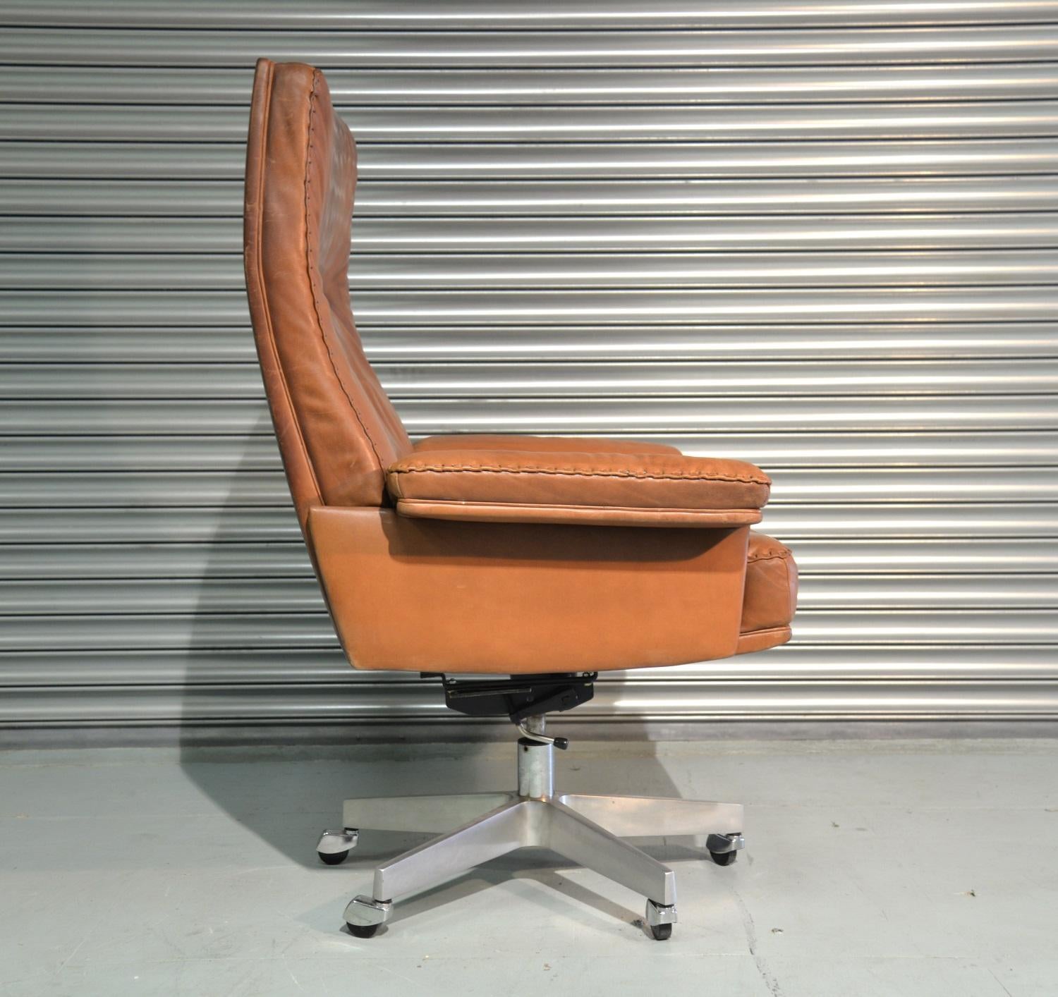 Vintage De Sede DS 35 Executive Swivel Armchair on castors, Switzerland 1960s For Sale 1