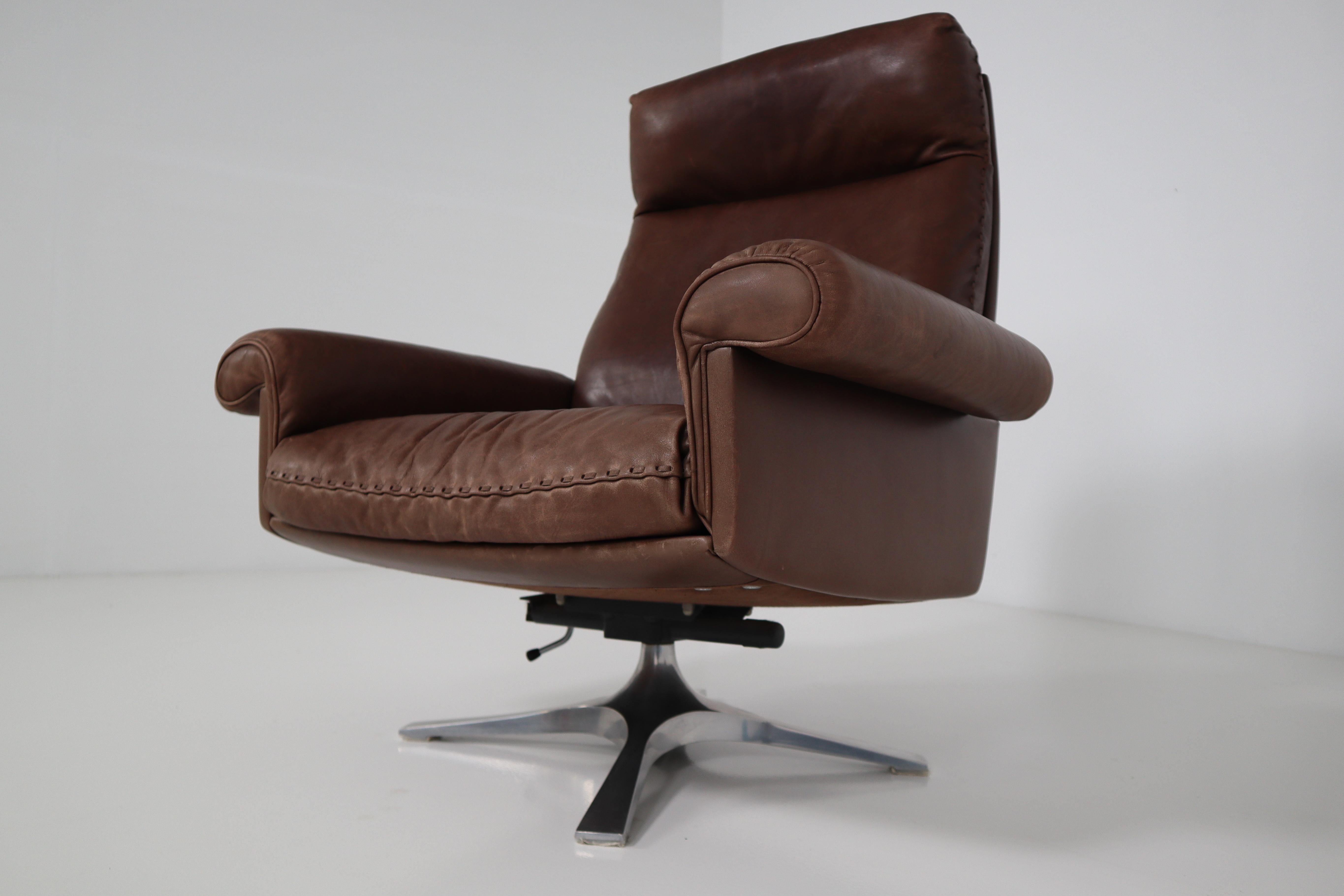 Mid-Century Modern Vintage Swiss De Sede DS 35 Executive Swivel Armchair, 1960s in Brown Leather