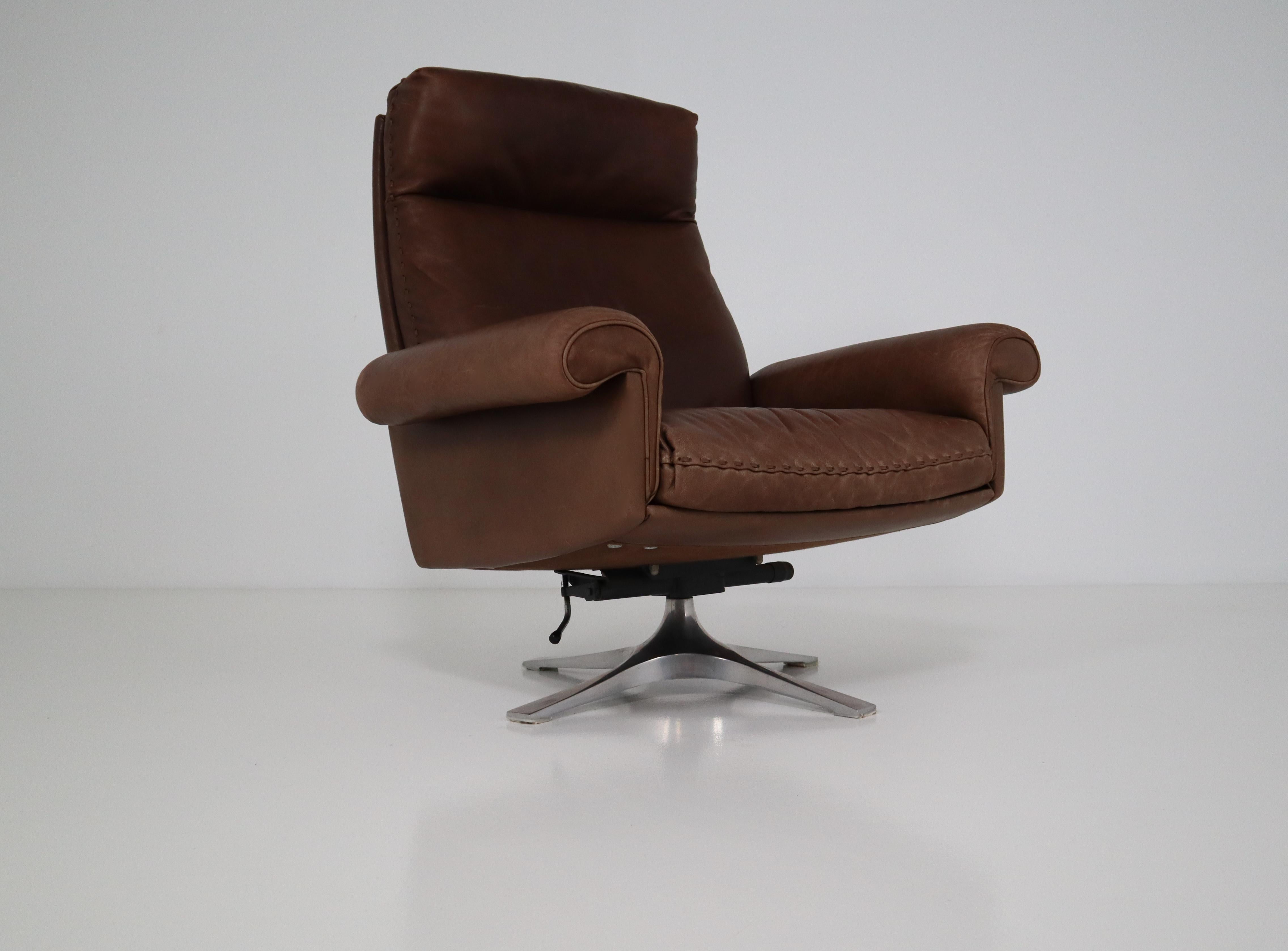 Vintage Swiss De Sede DS 35 Executive Swivel Armchair, 1960s in Brown Leather In Good Condition In Almelo, NL