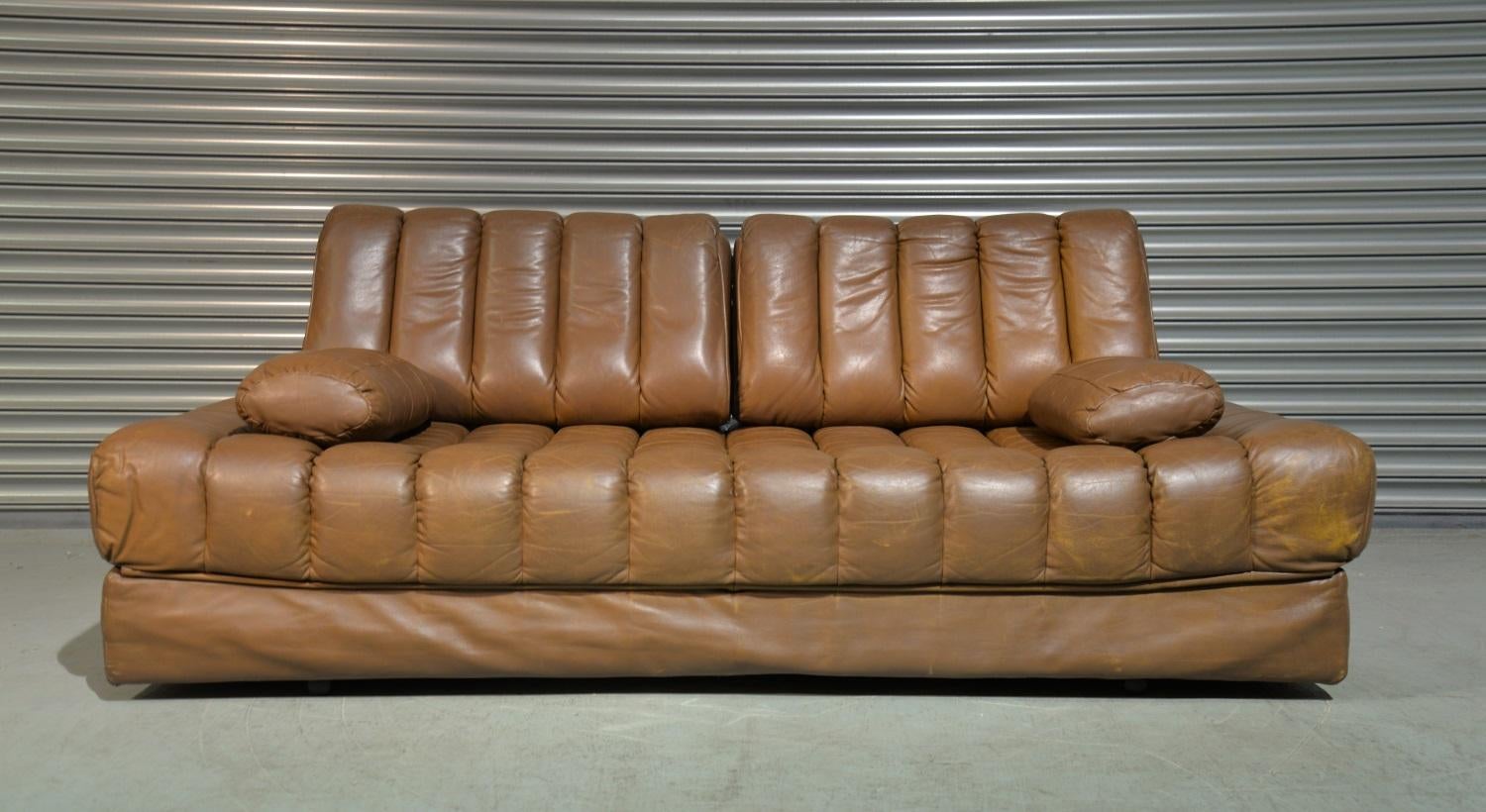 Discounted airfreight for our US and International customers ( from 2 weeks door to door)

We are delighted to bring to you a highly desirable retro De Sede daybed and sofa. Rarely available and hand built in the 1960s by De Sede craftsman in