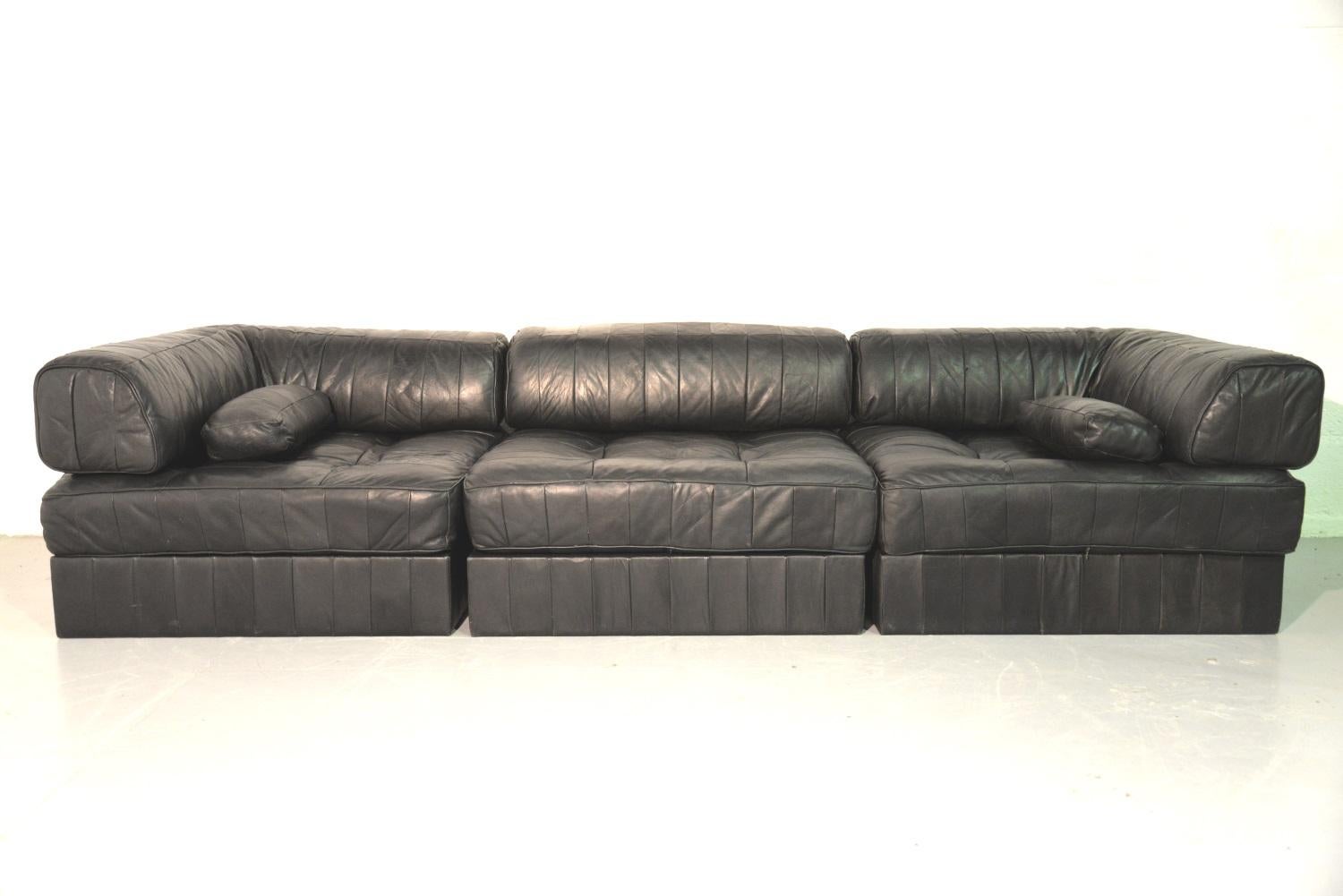 Discounted airfreight for our US and International customers (from 2 weeks door to door)

We are delighted to bring to you an original and extremely desirable De Sede DS 88 sectional sofa or daybed in patchwork aniline leather with bolster cushions.