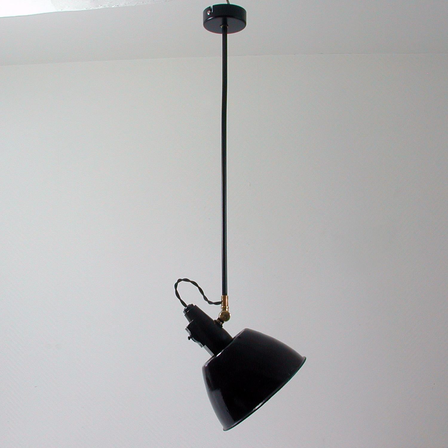 Vintage Swiss Industrial Bauhaus Enamel and Brass Pendant by Belmag, 1930s In Good Condition For Sale In NUEMBRECHT, NRW