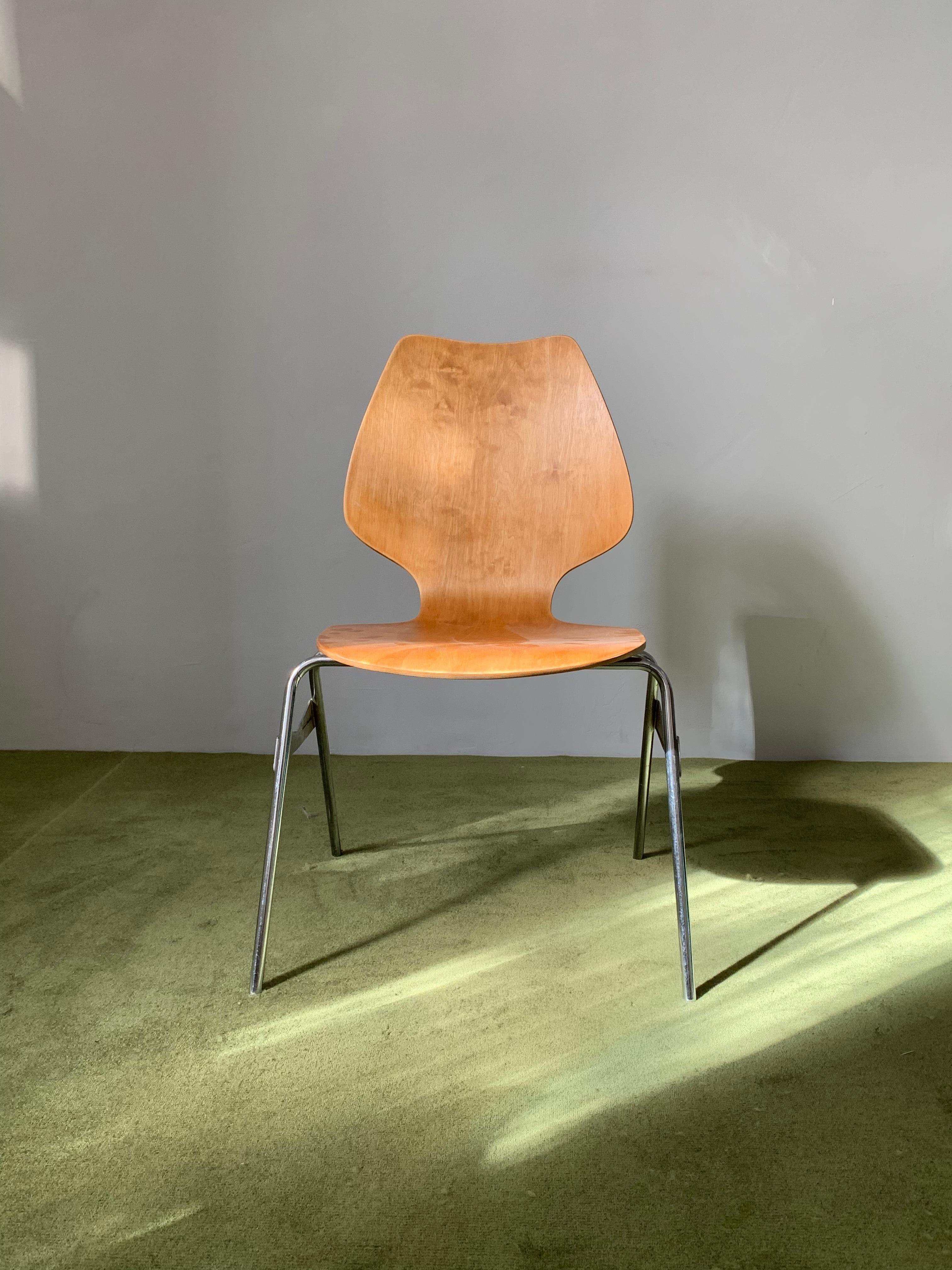 Vintage Swiss Industrial  Design Plywood Stacking Chair by Horgen Glarus 1960's For Sale 2