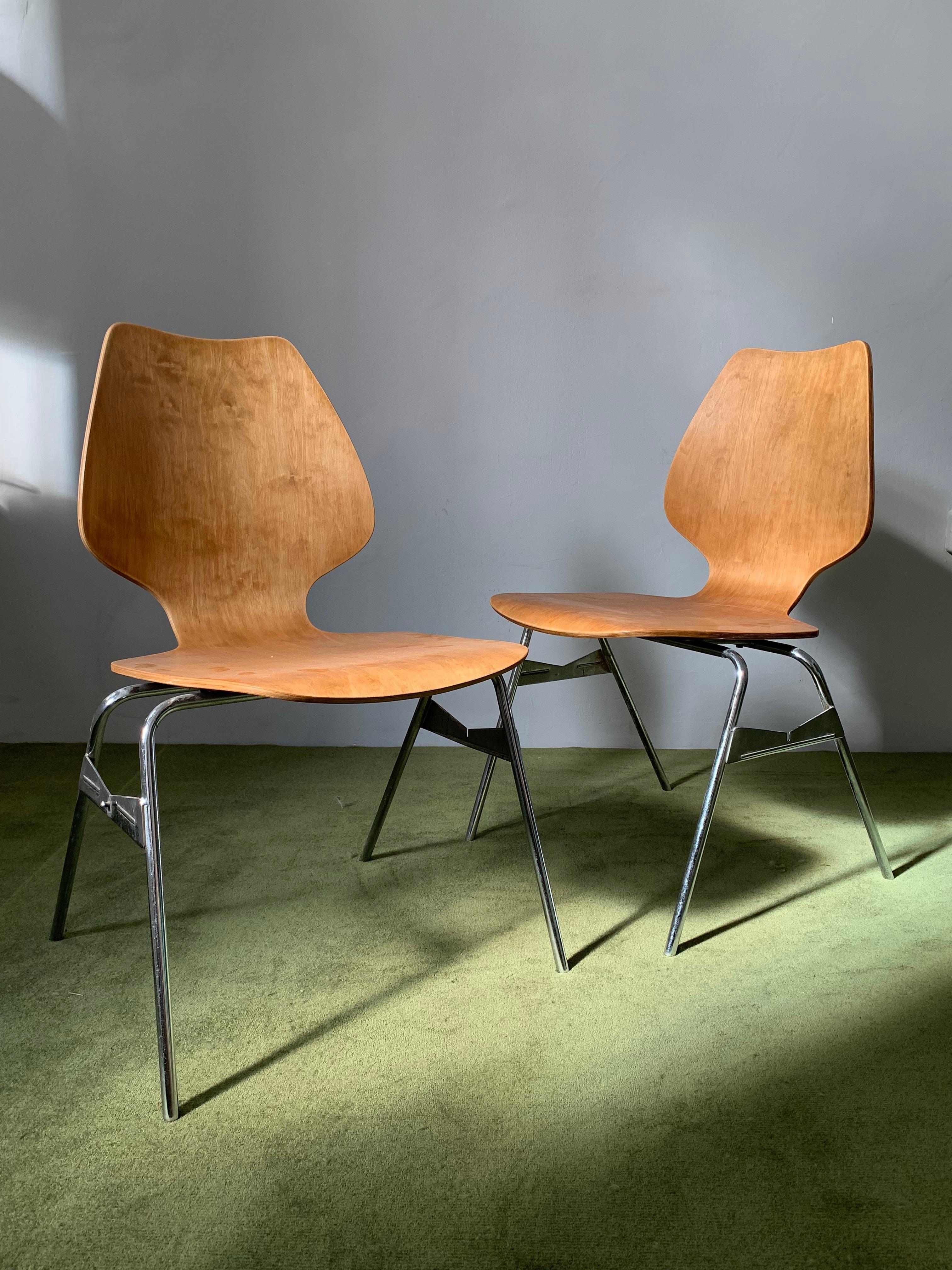 Vintage Swiss Industrial  Design Plywood Stacking Chair by Horgen Glarus 1960's For Sale 5