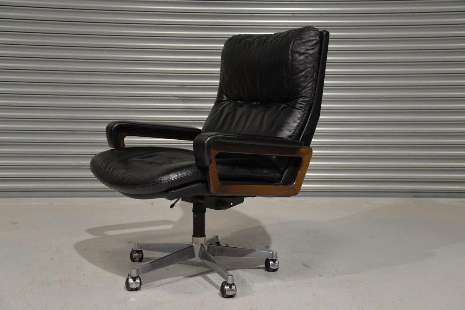 Discounted airfreight for our International and US customers ( from 2 weeks door to door )

We are delighted to bring to you a rare vintage King Strassle swivel desk armchair, 1960s. Designed by Andre Vandenbeuck of Belgium, the swivel desk armchair