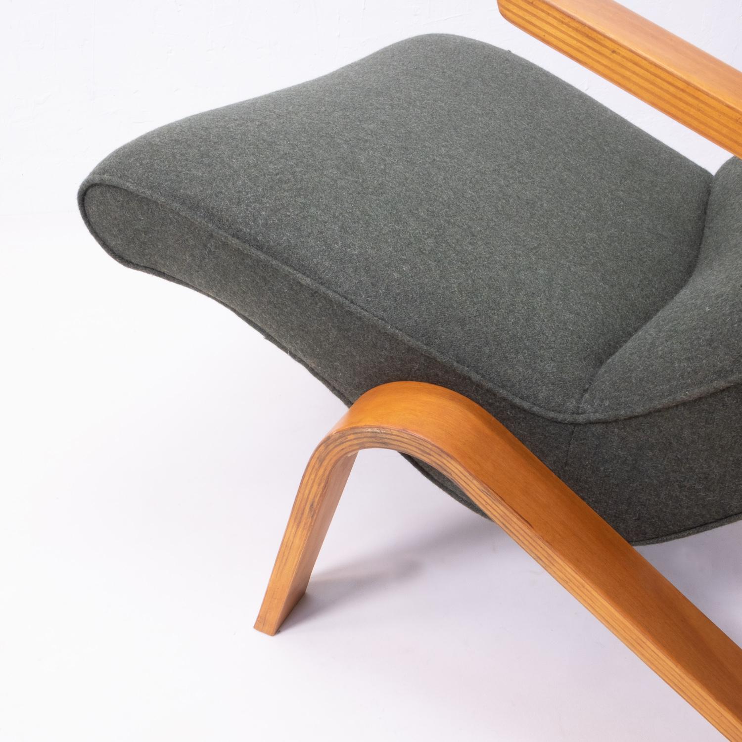 Grasshopper Chair von Eero Saarinen für Knoll

Der Stuhl Grasshopper (oder Modell 61) wurde 1946 von Eero Saarinen für Knoll entworfen. Er war der erste Stuhl, der für die Firma Knoll entworfen wurde, und wurde sofort ein Erfolg.

Saarinen, ein