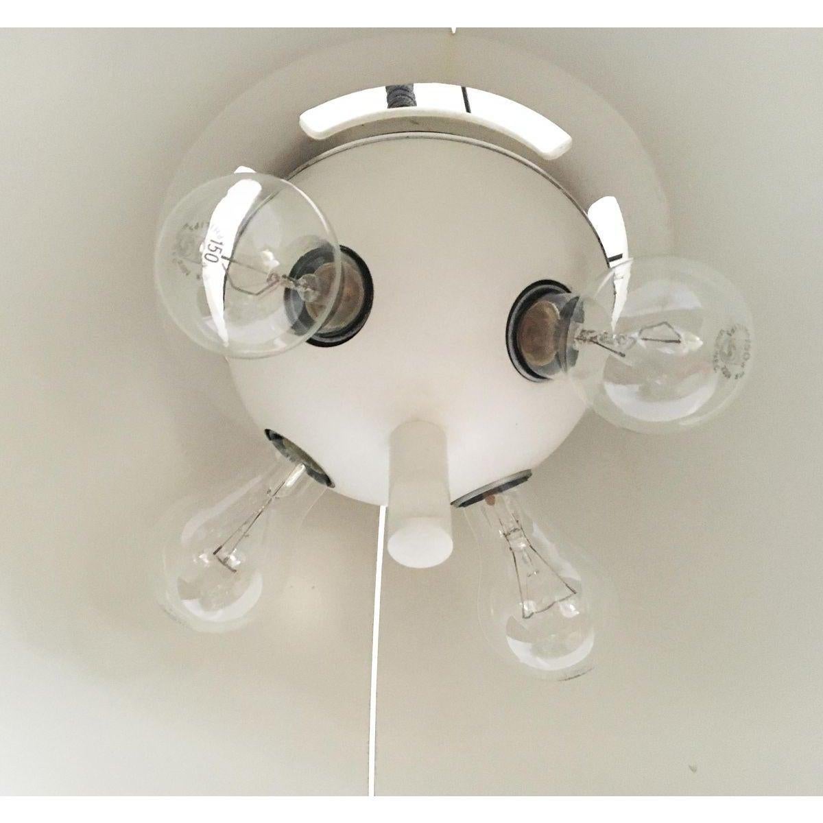 Suisse Lampe suspendue suisse de l'ère spatiale de Temde, 1970 en vente