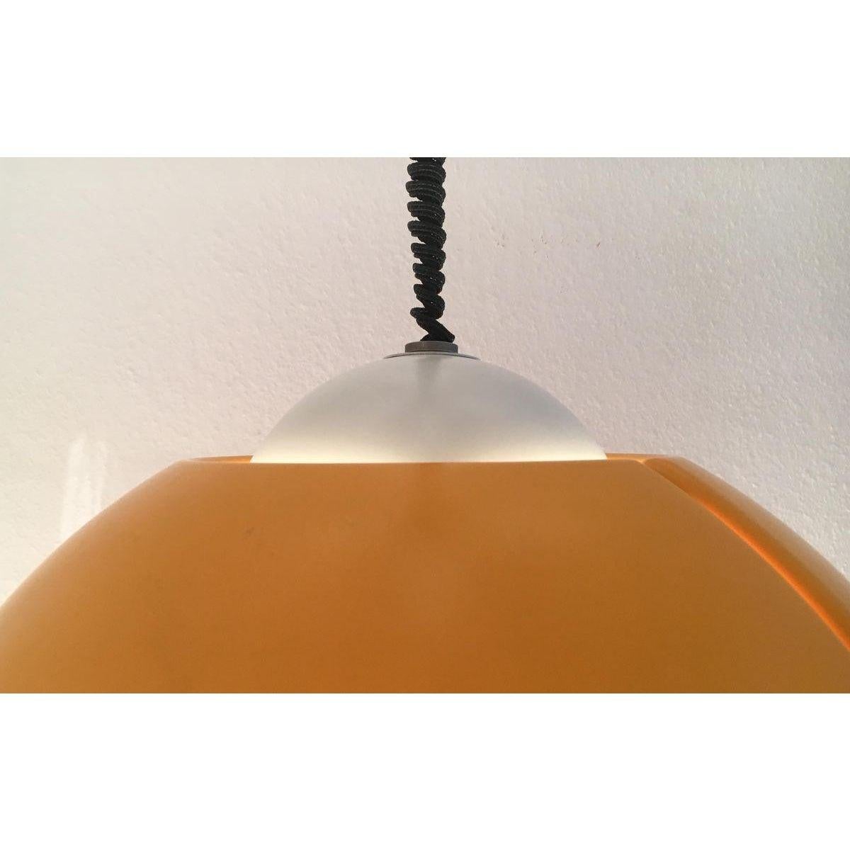 Lampe suspendue suisse de l'ère spatiale de Temde, 1970 Bon état - En vente à Hamburg, DE