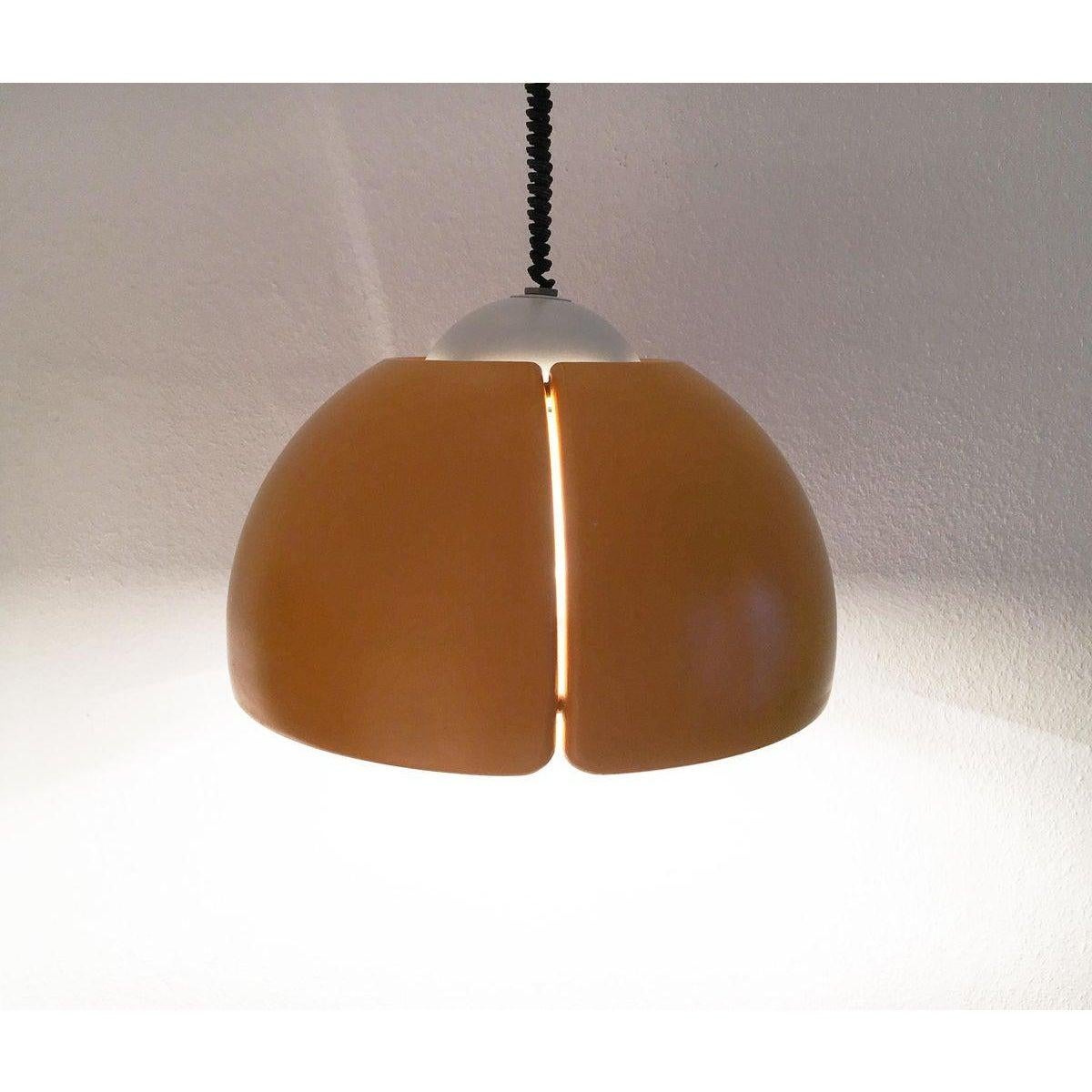 20ième siècle Lampe suspendue suisse de l'ère spatiale de Temde, 1970 en vente