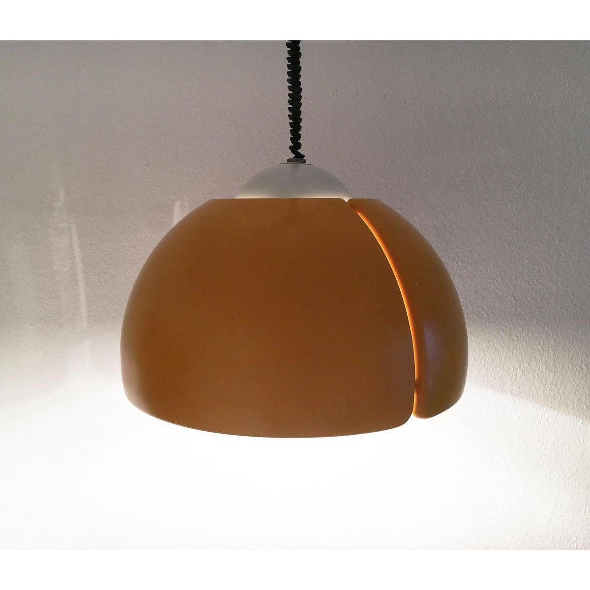 Lampe suspendue suisse de l'ère spatiale de Temde, 1970 en vente 1