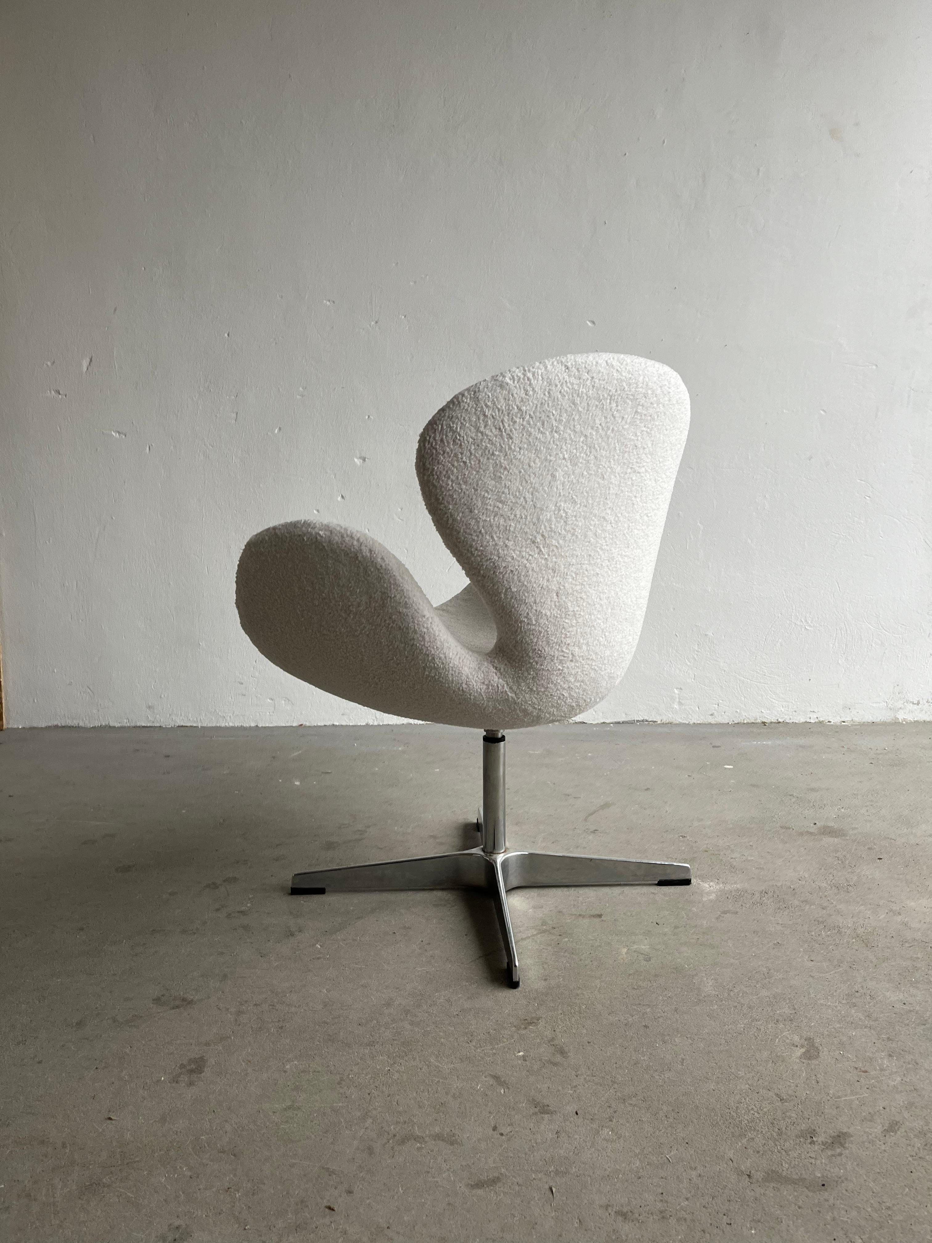 swan chair dimensions