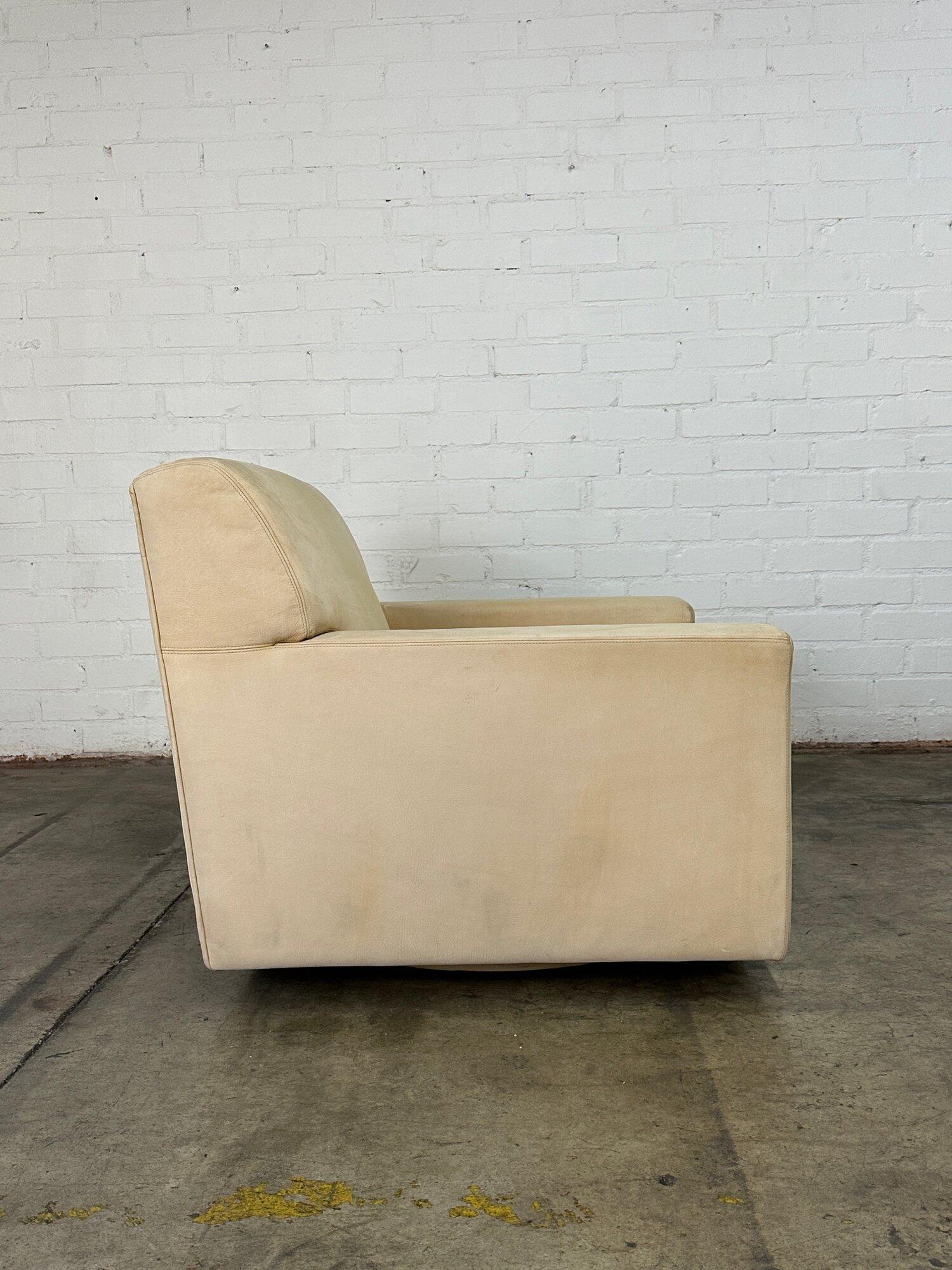 Leather Vintage Swivel chair by Holly Hunt For Sale