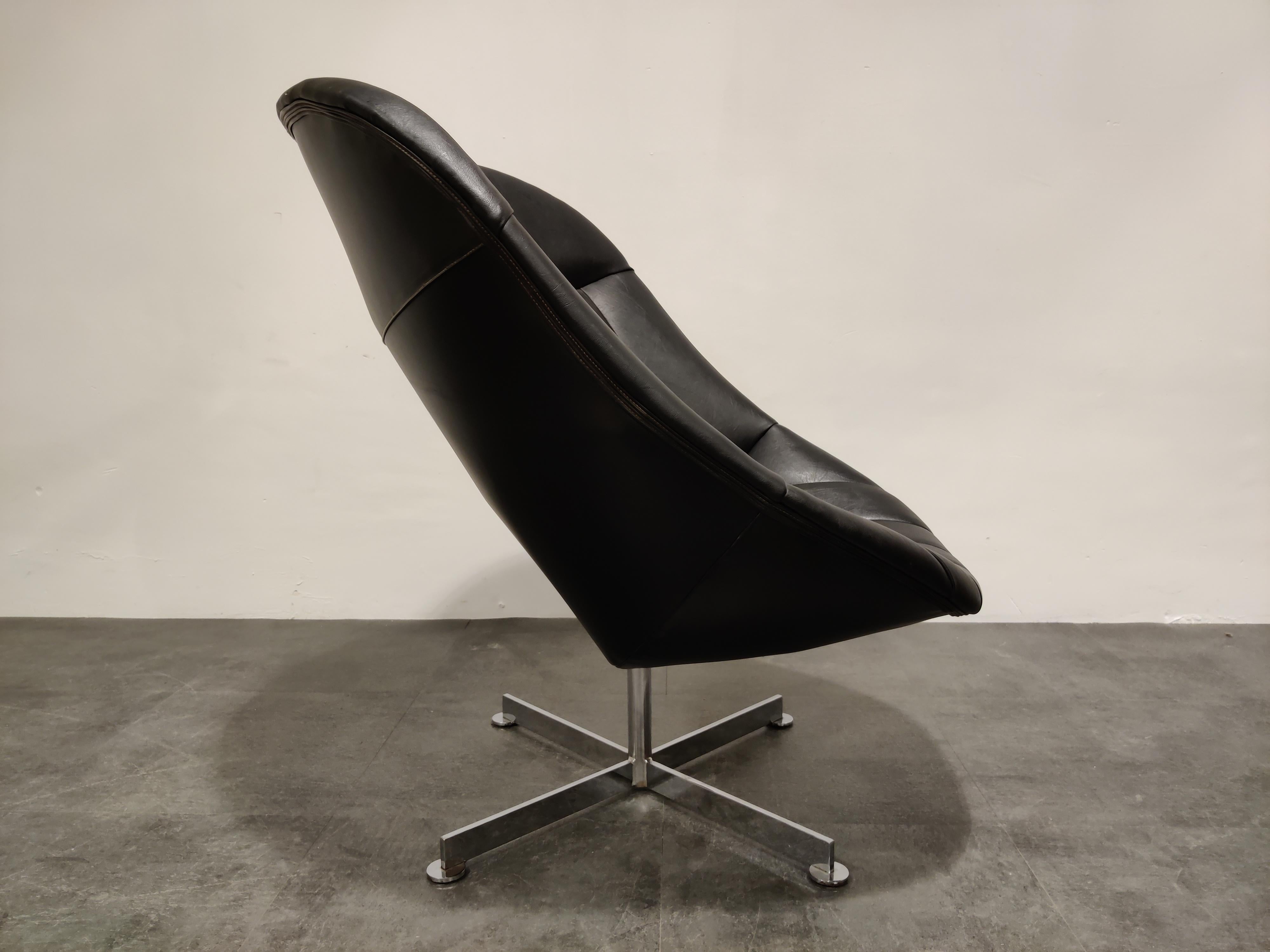 Imitation cuir Chaise pivotante vintage par Rudolf Wolf pour Rohé Noordwolde, 1960s en vente