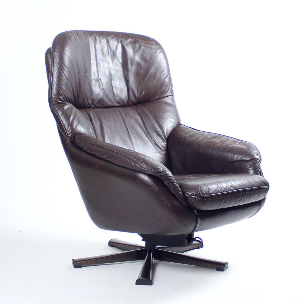 Mid-Century Modern Vintage Swivel Chair in Brown Leather, Finland, 1960s