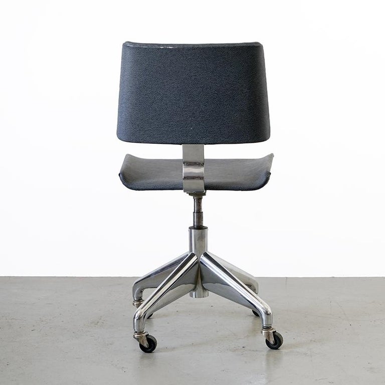 Vintage Swivel Chair Manufactured by Stoll Giroflex at 1stDibs