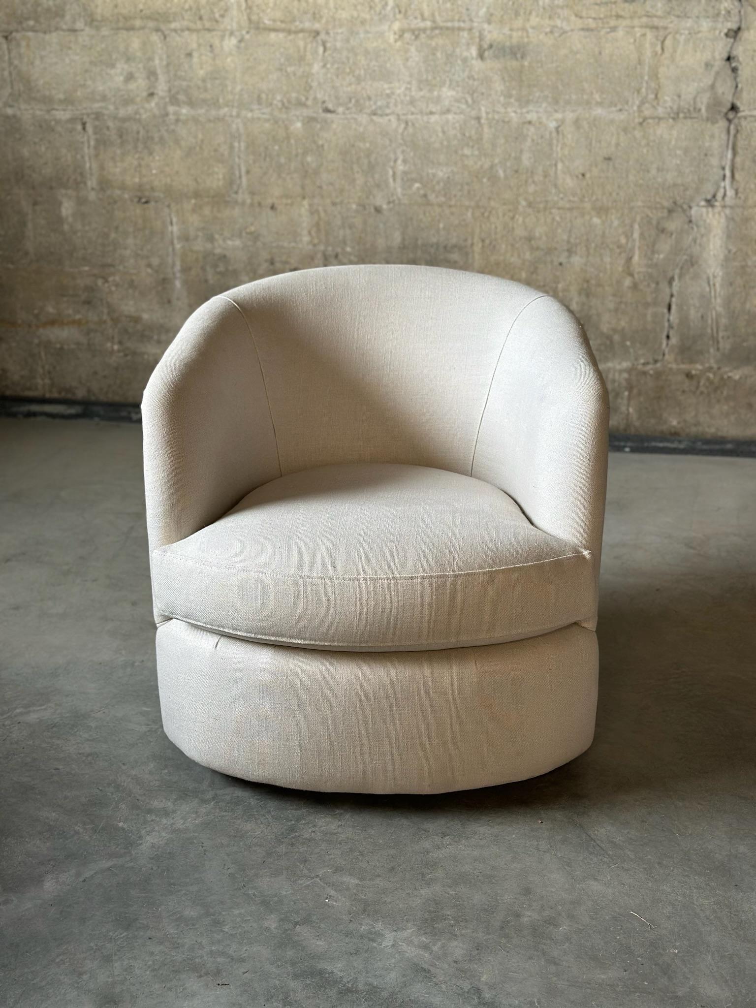 Vintage Swivel Chairs in Schumacher Linen, a Pair For Sale 1
