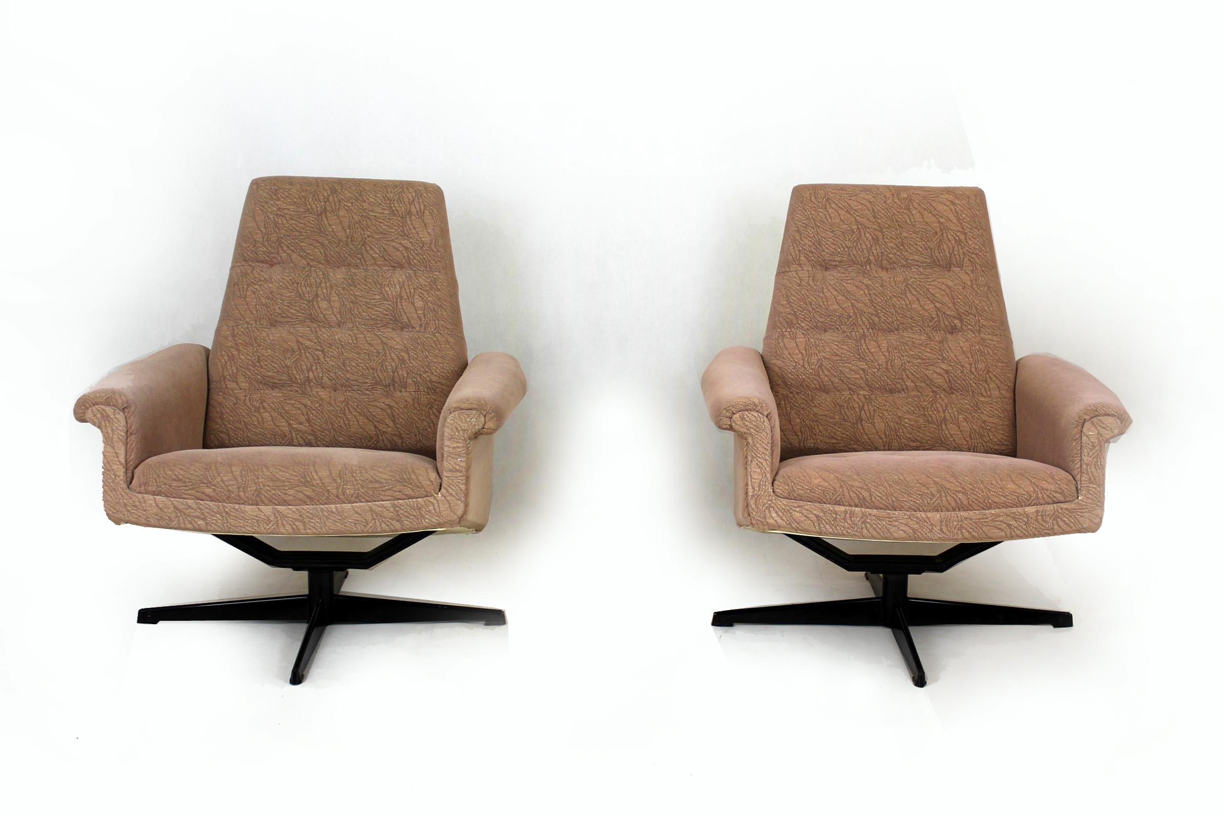 A pair of club swivel chairs, made in Czechoslovakia in the 1970s.
Preserved in original, very good condition.
