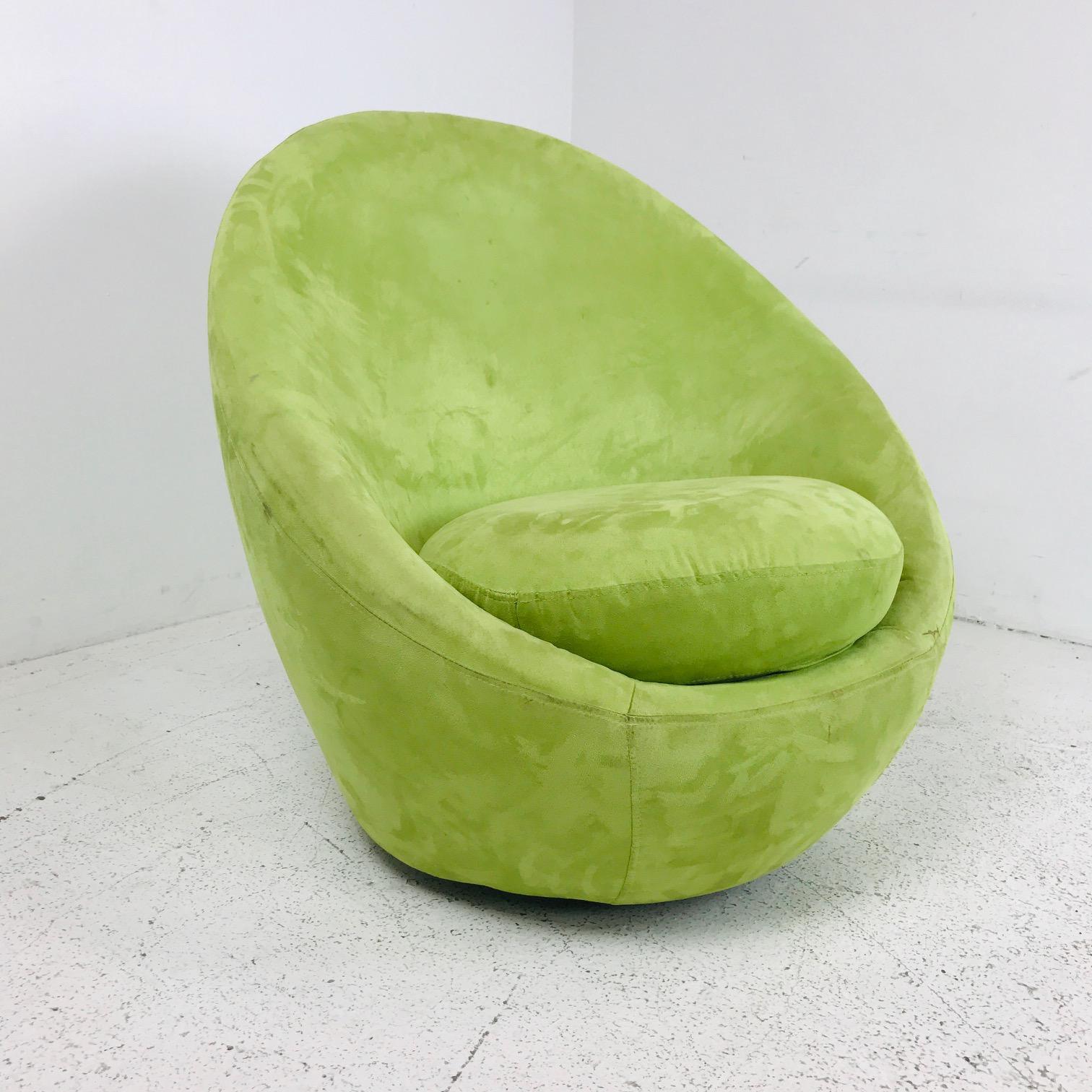 Vintage Swivel Egg Chair in the Style of Milo Baughman 2