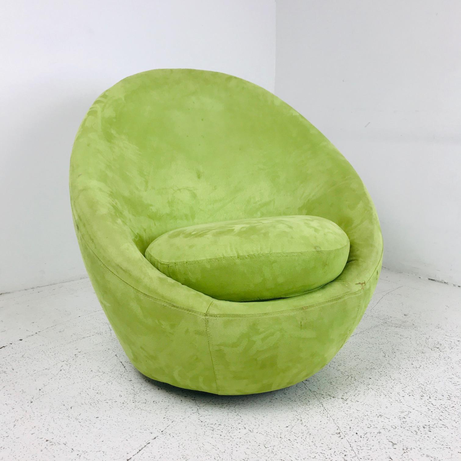 Vintage Swivel Egg Chair in the Style of Milo Baughman 1