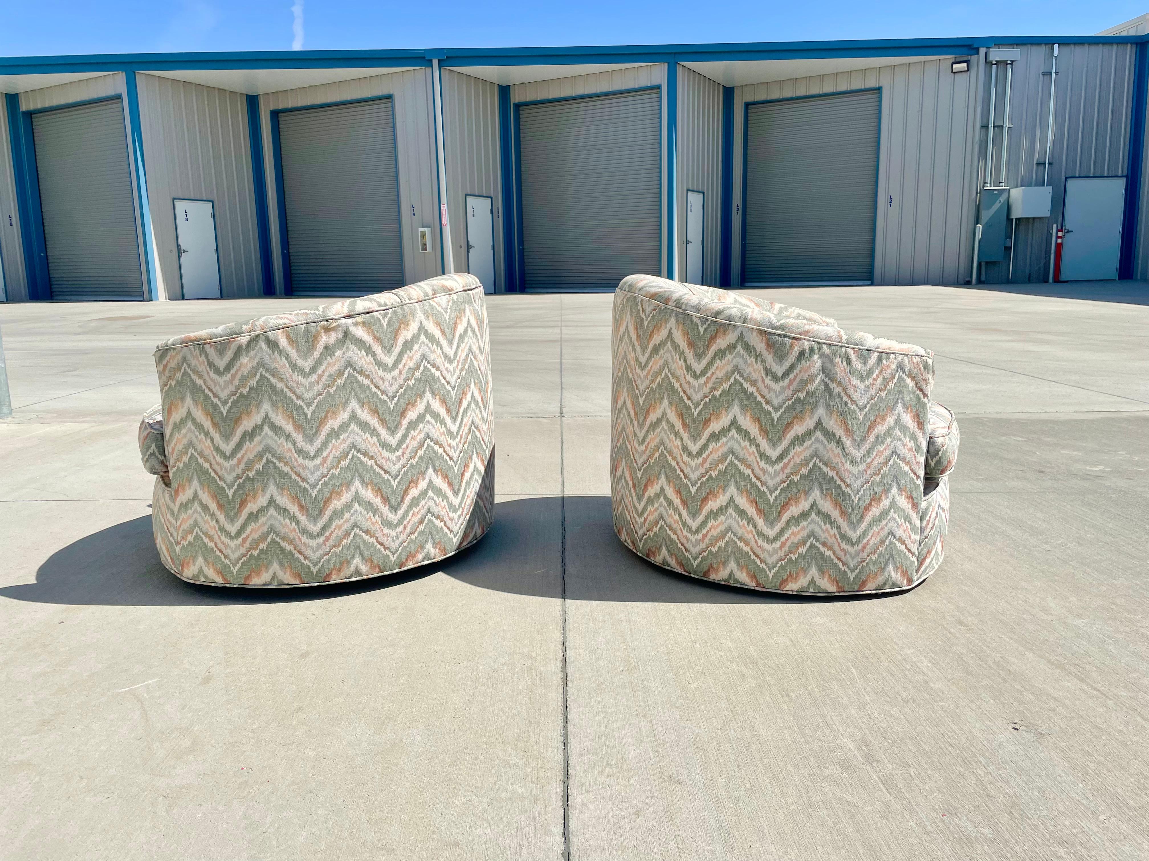 Vintage Swivel Lounge Chairs Attributed to Milo Baughman In Fair Condition In North Hollywood, CA