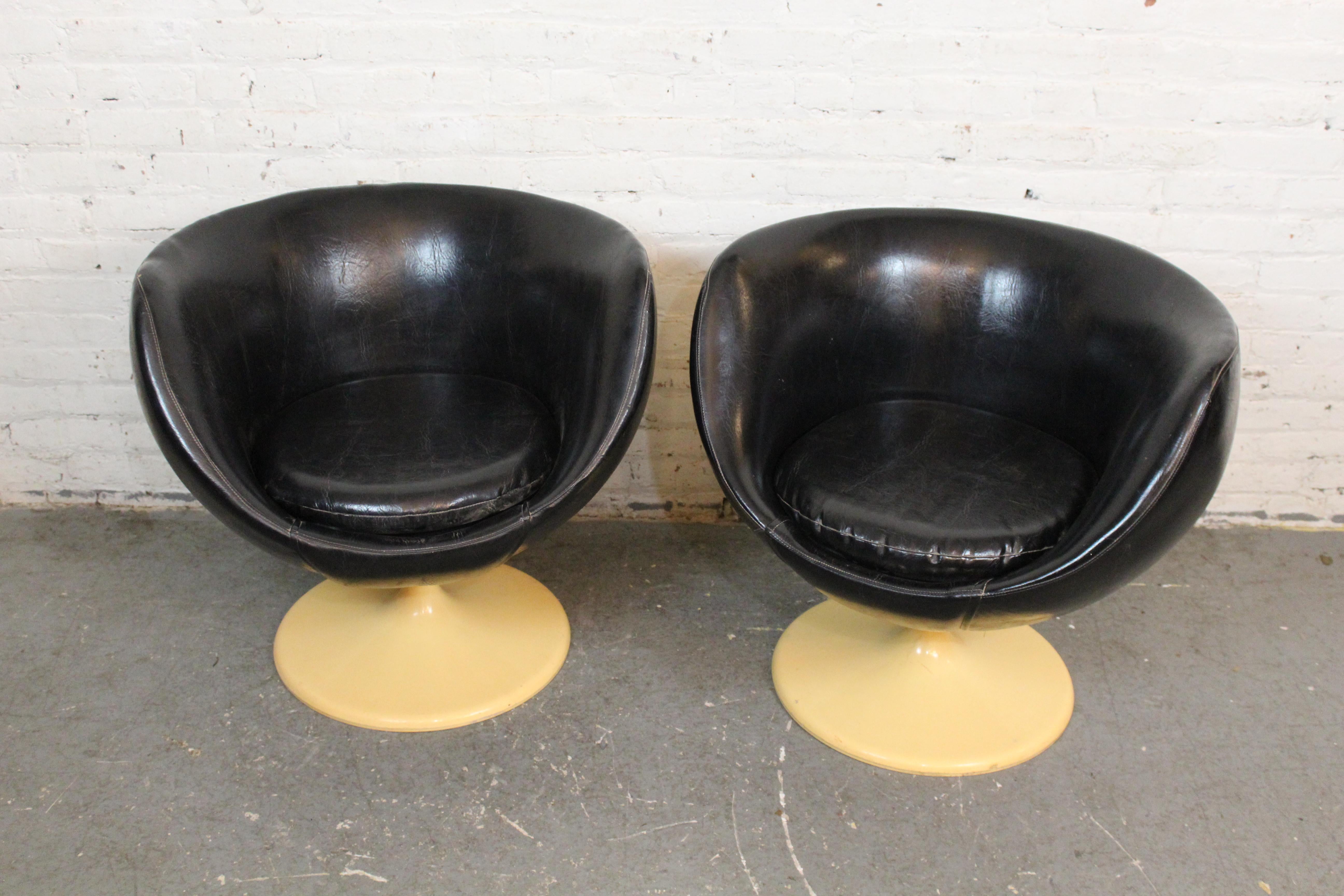 Vintage Swivel Pod Chairs by Joe Colombo for Lusch Erzeugnis Germany In Good Condition For Sale In Brooklyn, NY