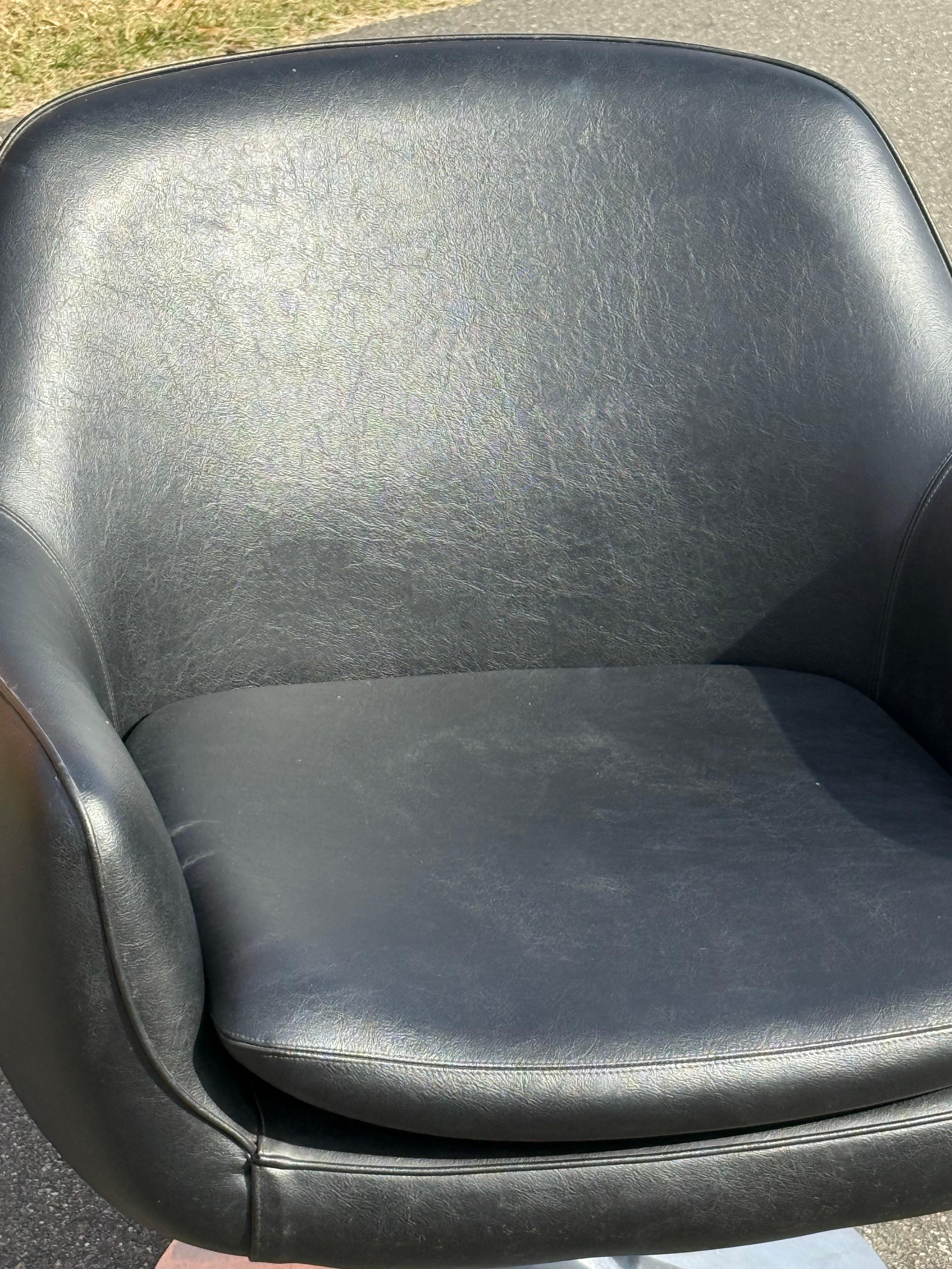 Sedie girevoli a baccello d'epoca nello stile di Overman - una coppia in vendita 5