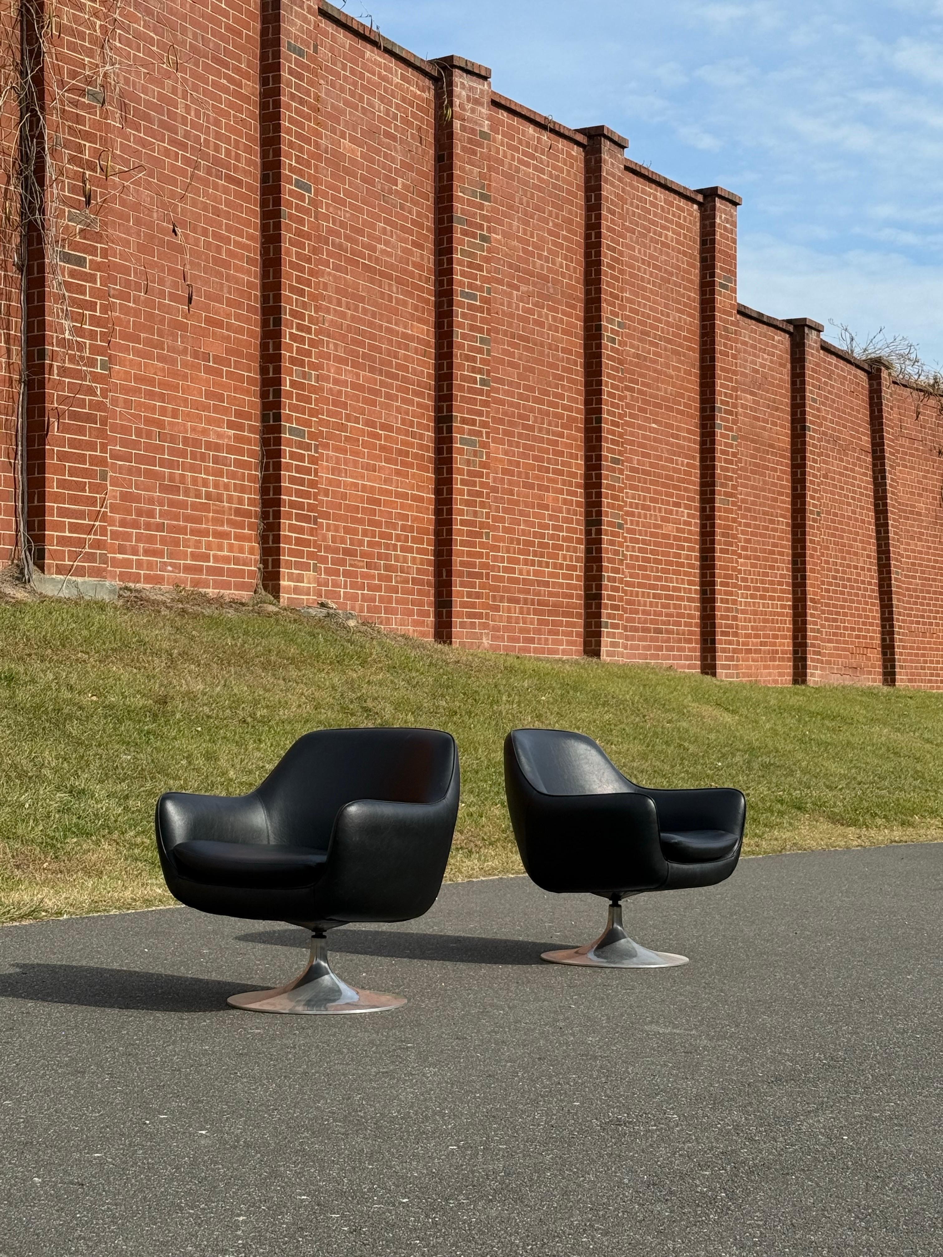 Americano Sedie girevoli a baccello d'epoca nello stile di Overman - una coppia in vendita