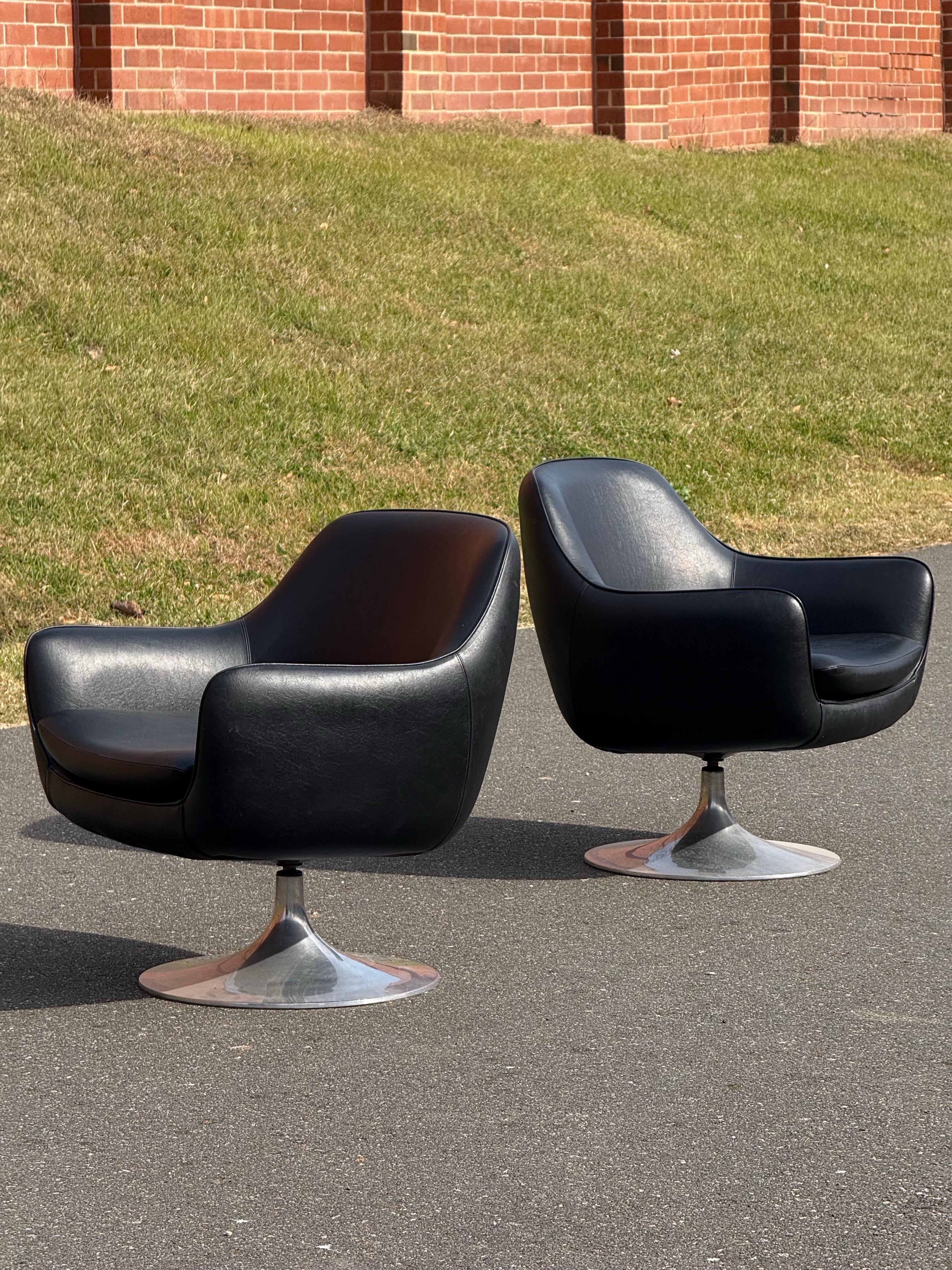 Sedie girevoli a baccello d'epoca nello stile di Overman - una coppia in vendita 2