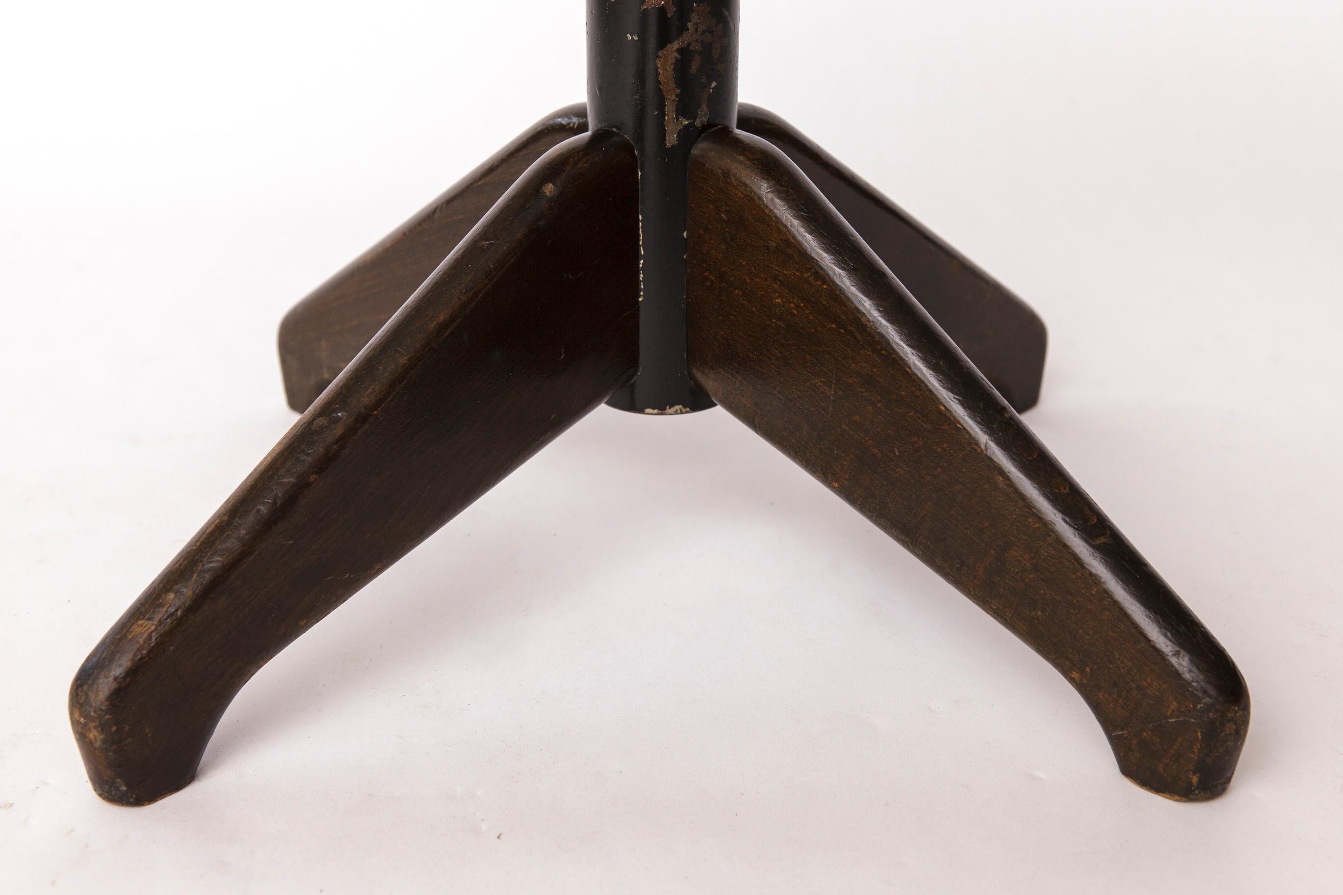 Lucidato Sgabello girevole vintage - anni '50/'60, industriale tedesco in Beeche o Oak, tinta scura in vendita