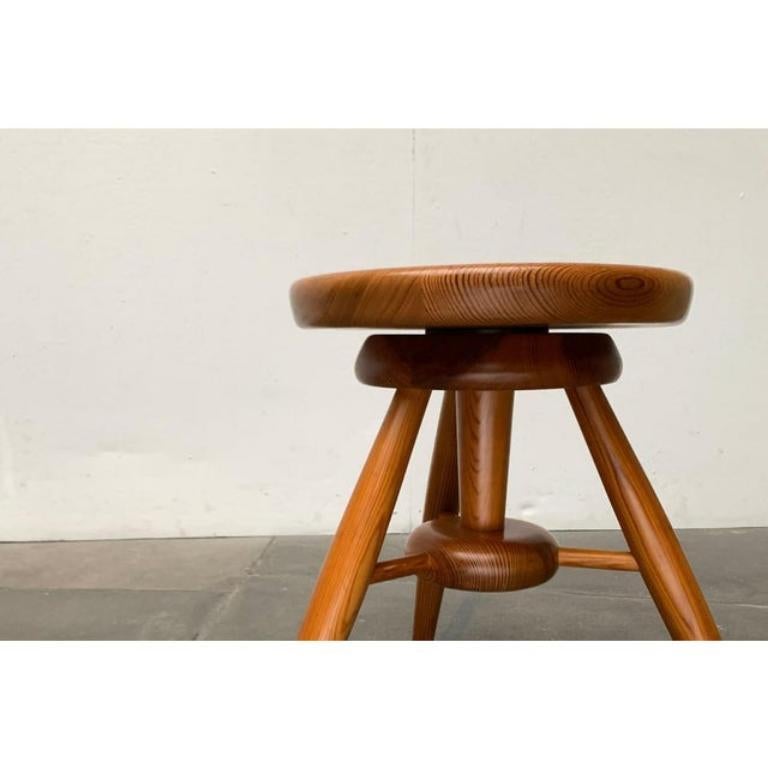 Tabouret tripode pivotant vintage en pin
Hauteur réglable 46,5 cm - 65 cm
 
Informations complémentaires :
MATERIAL : Pin
Couleur : marron
Type d'article : Vintage, antique ou d'occasion
Dimensions : 19,29ʺW × 19,29ʺD × 25,59ʺH
Hauteur du siège :