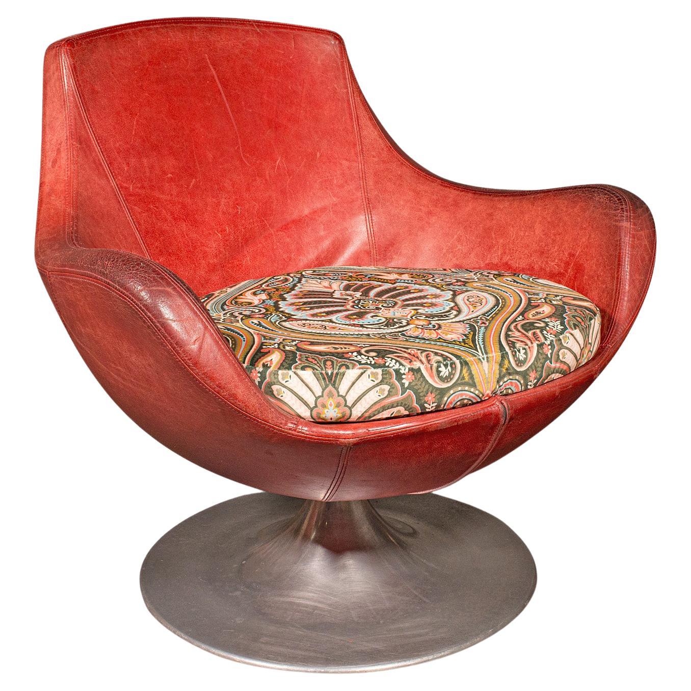 Vintage Swivel Tub Chair, Italian Leather Lounge Seat, Late 20th Century, C.1970 For Sale