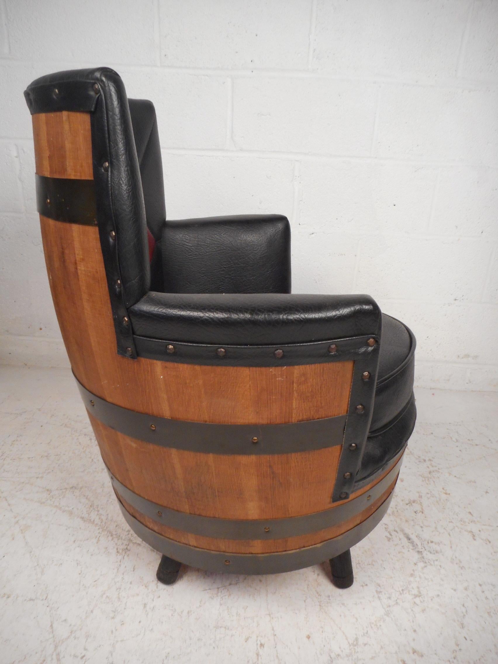 Vintage Swiveling Barrel Back Lounge Chairs, Set of 2 3