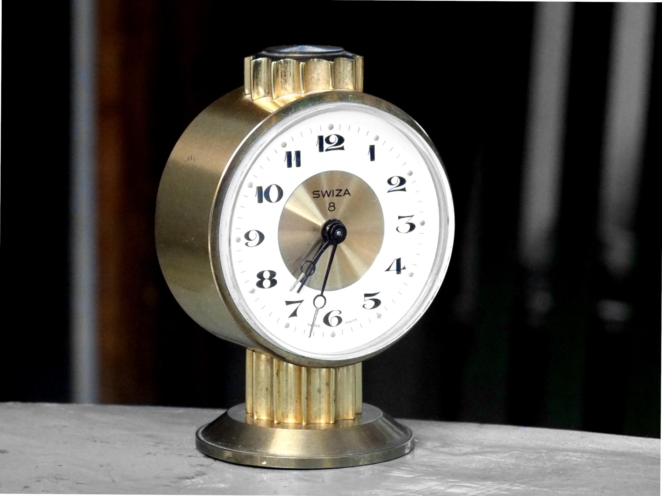 Moderne Horloge d'alarme Swiza 8 jours suisse vintage en vente