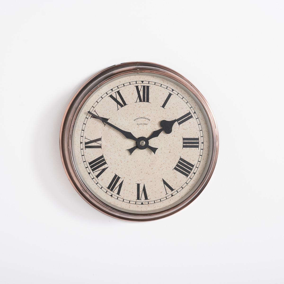 Industriel Horloge murale d'attente de chemin de fer électrique Synchronome vintage en cuivre en vente