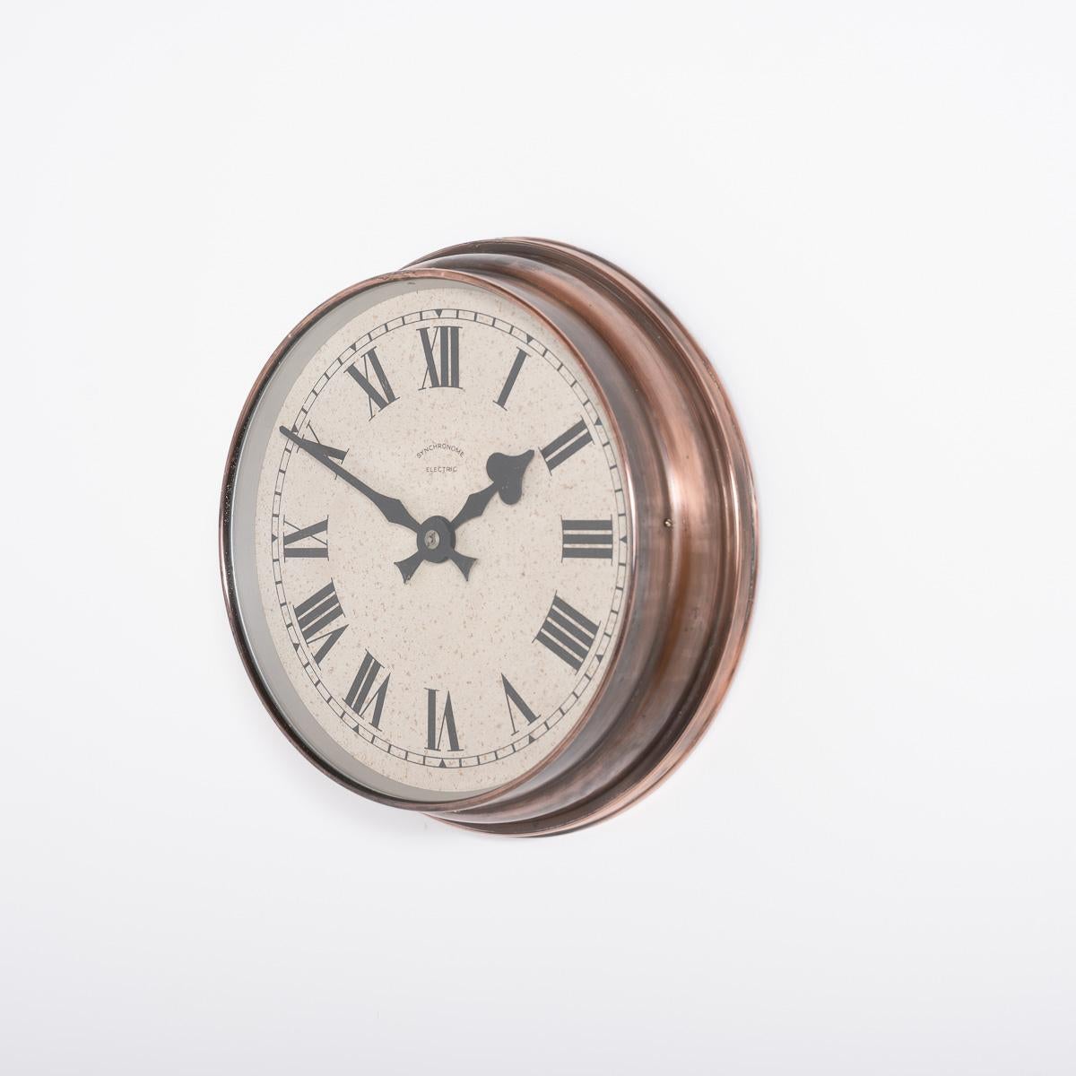Filé Horloge murale d'attente de chemin de fer électrique Synchronome vintage en cuivre en vente