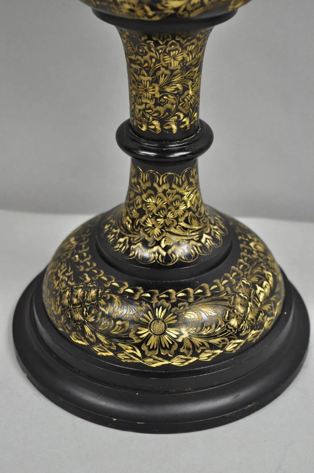 Lampada da tavolo alta d'epoca siriana anglo-indiana con ornamento floreale in ottone inciso in vendita 4