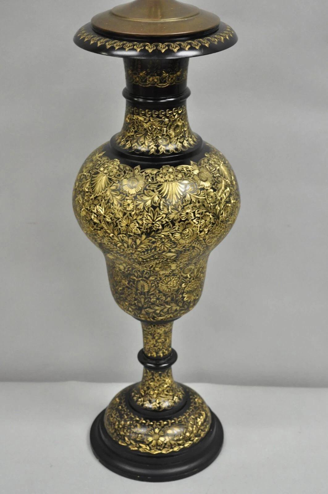 Lampada da tavolo alta d'epoca siriana anglo-indiana con ornamento floreale in ottone inciso in vendita 5
