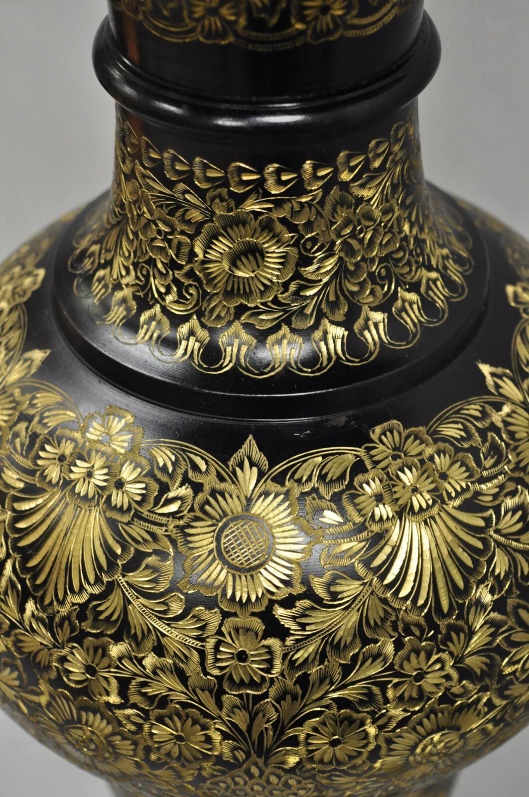 Lampada da tavolo alta d'epoca siriana anglo-indiana con ornamento floreale in ottone inciso in vendita 2